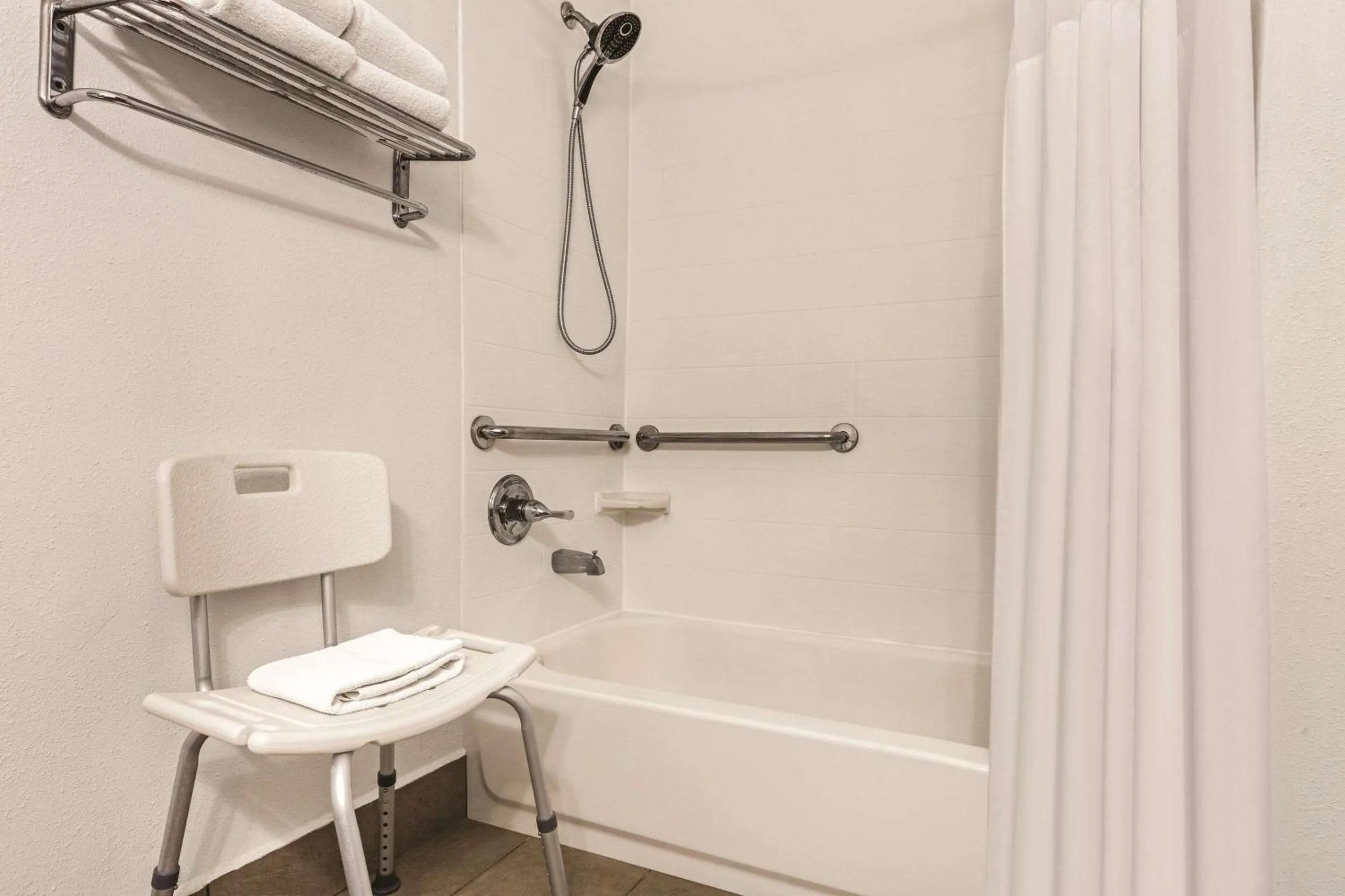 Bedroom in Country Inn & Suites by Radisson, Georgetown, KY