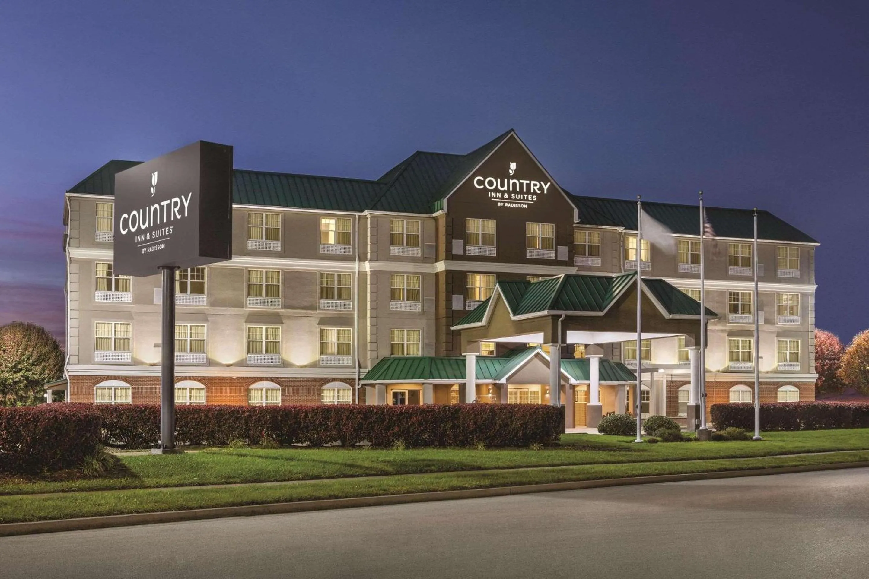 Property building in Country Inn & Suites by Radisson, Georgetown, KY