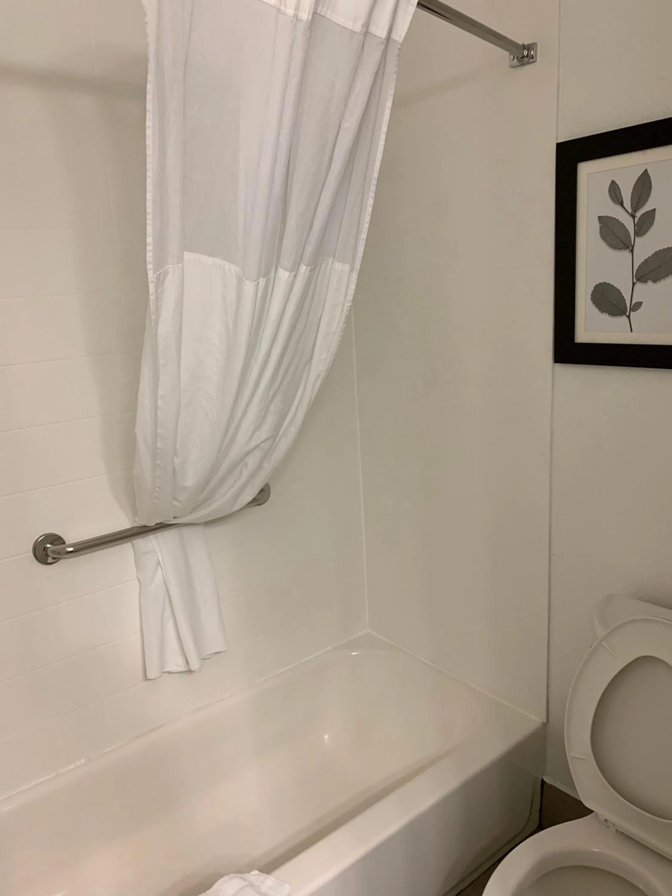 Bathroom in Country Inn & Suites by Radisson, Georgetown, KY