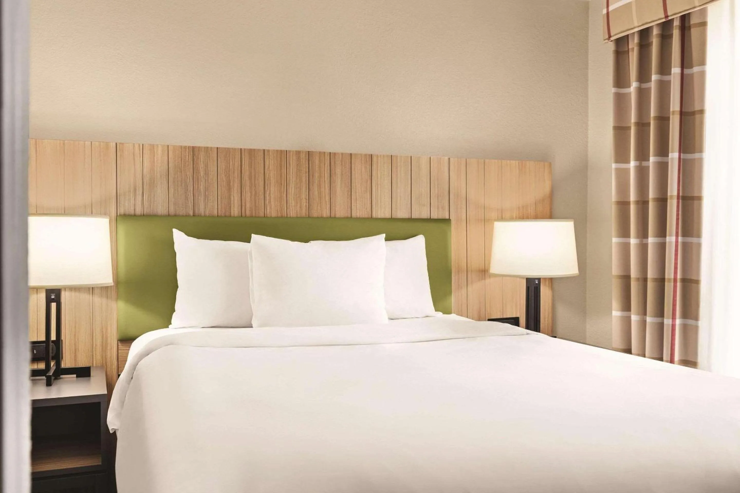 Bedroom, Bed in Country Inn & Suites by Radisson, Georgetown, KY