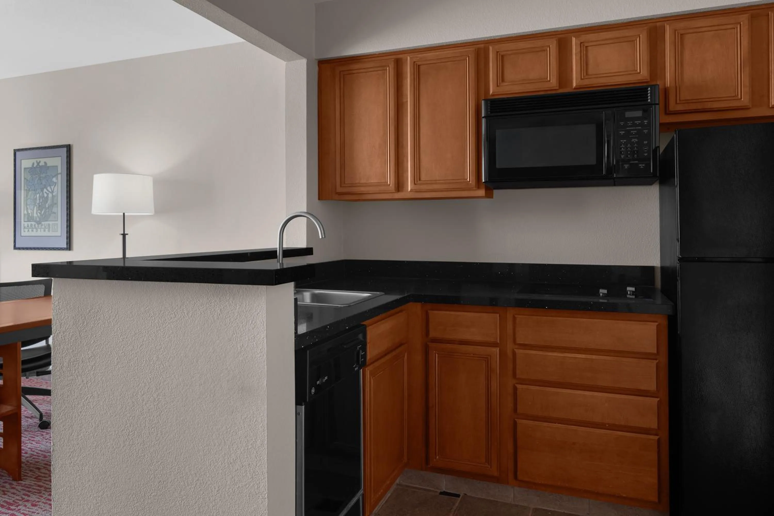 Kitchen or kitchenette in Larkspur Landing Extended Stay Suites Roseville
