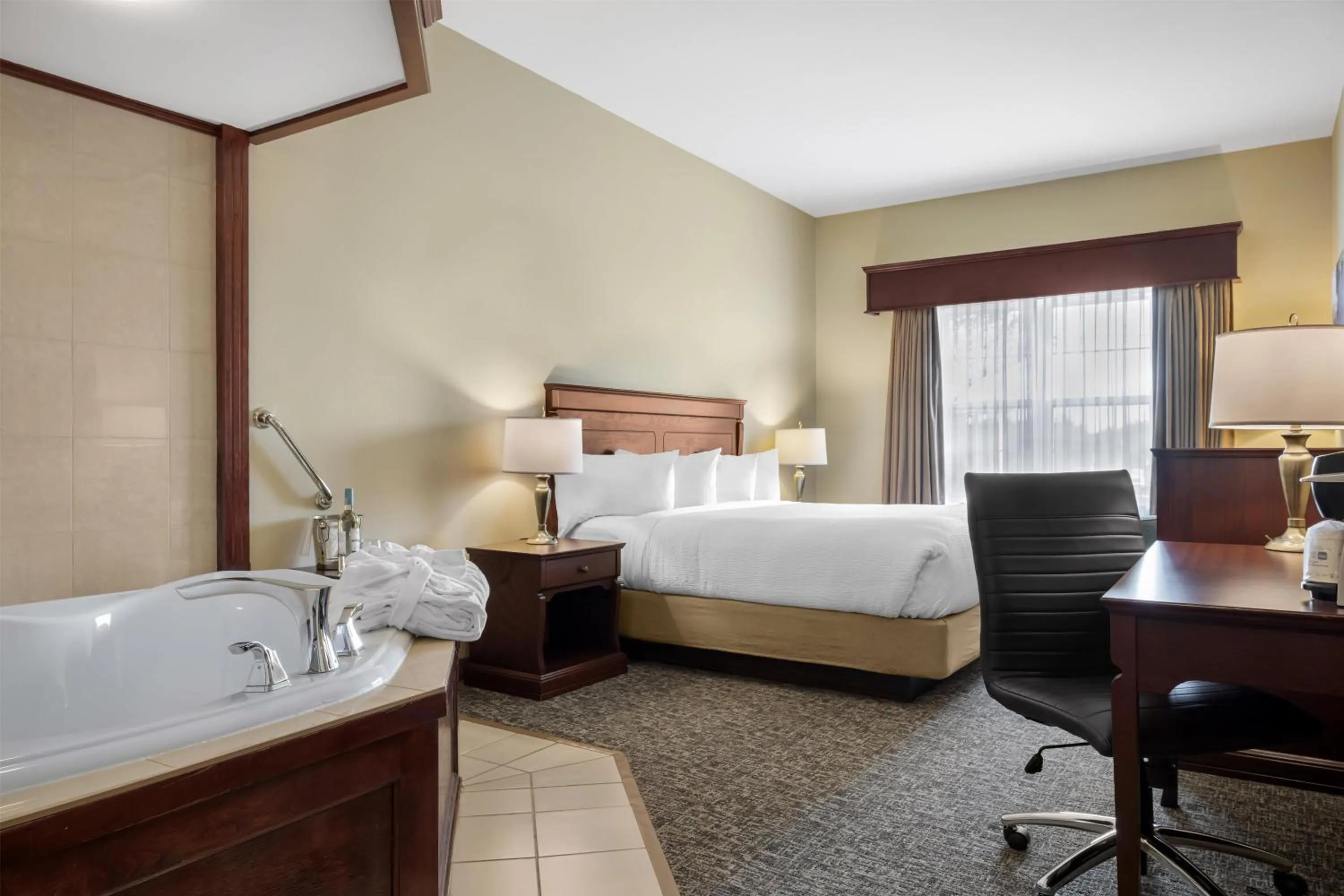 Bedroom, Bed in Best Western Plus Fredericton Hotel & Suites