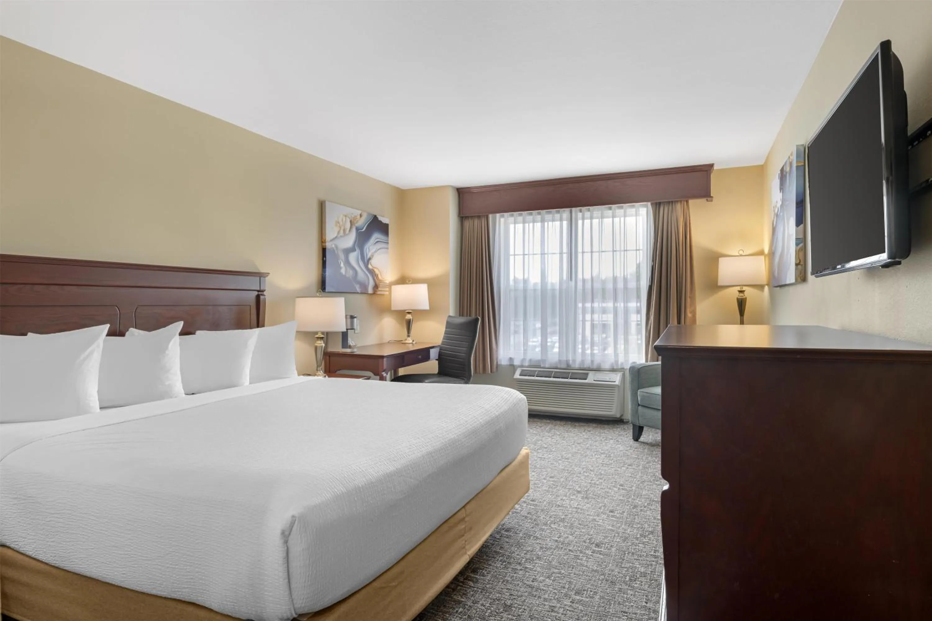 Bedroom, Bed in Best Western Plus Fredericton Hotel & Suites