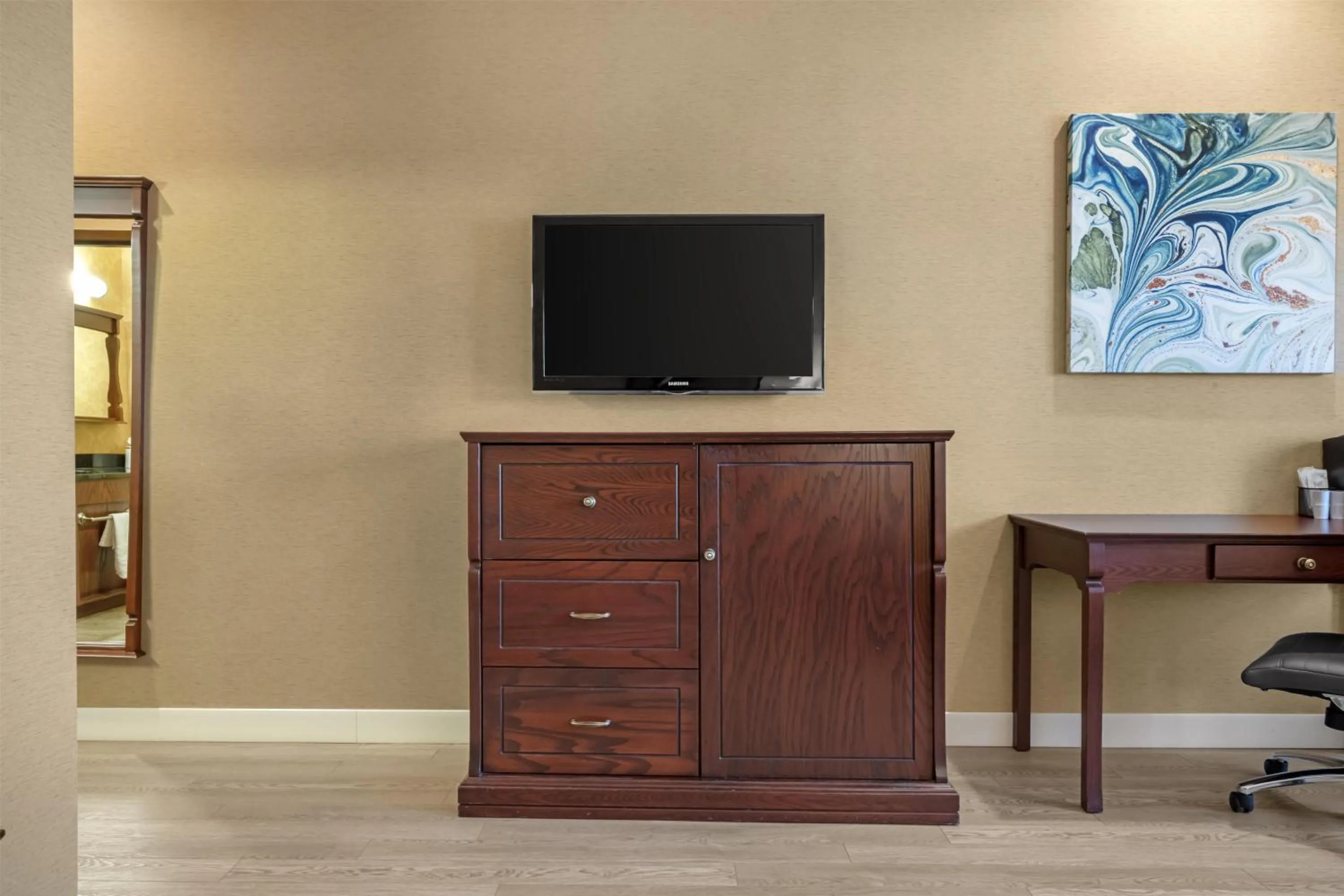 Bedroom in Best Western Plus Fredericton Hotel & Suites