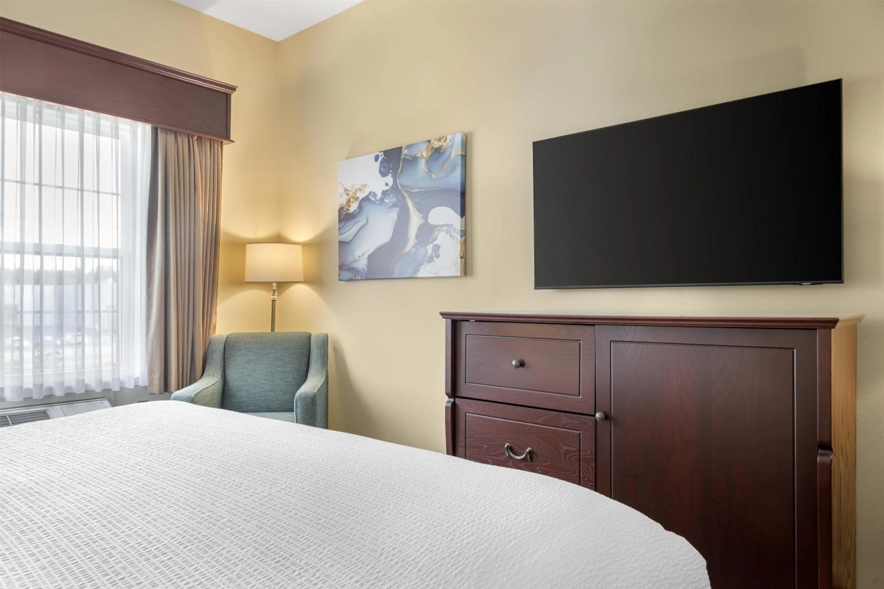 Bedroom, Bed in Best Western Plus Fredericton Hotel & Suites
