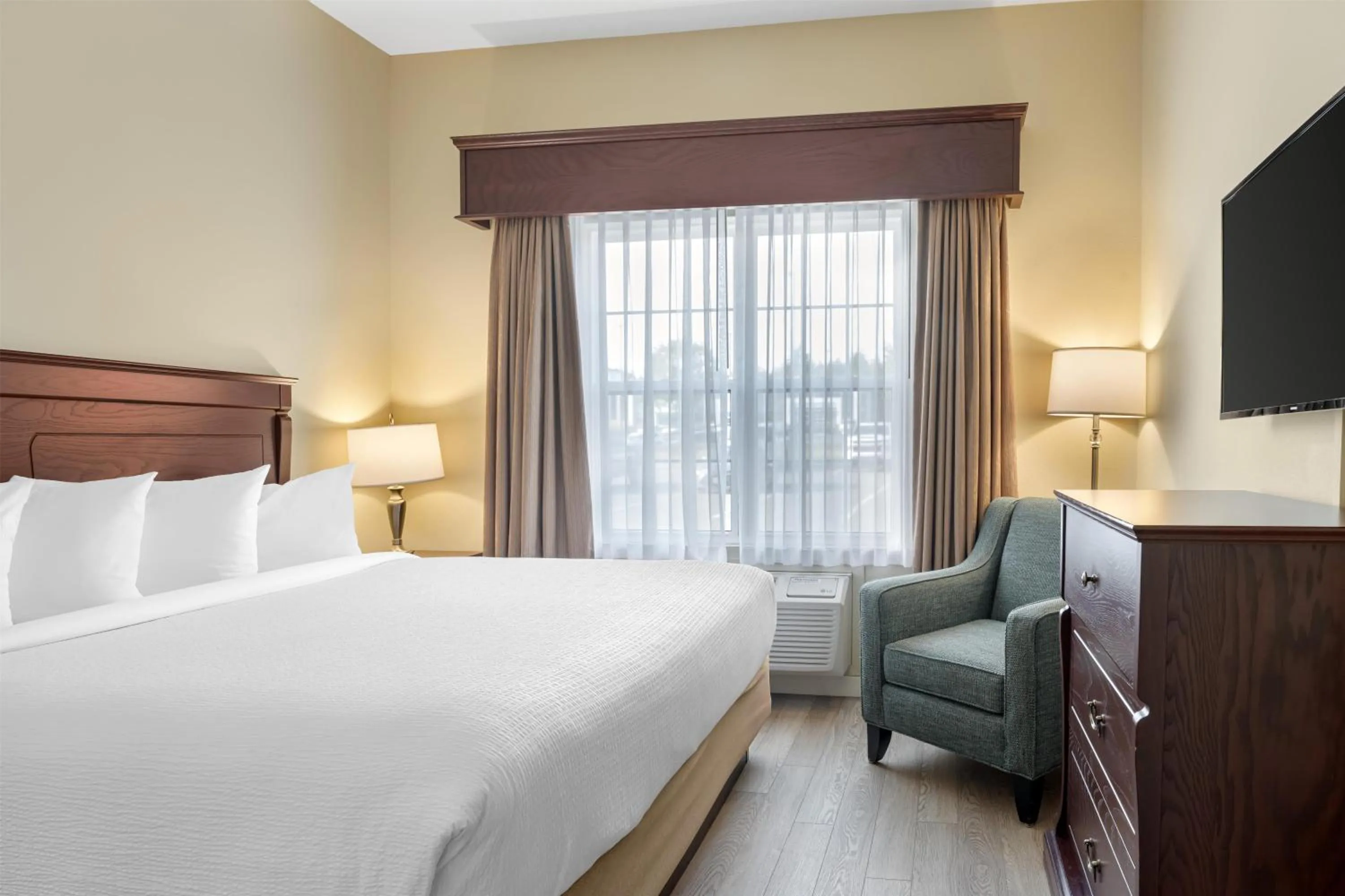 Bedroom, Bed in Best Western Plus Fredericton Hotel & Suites