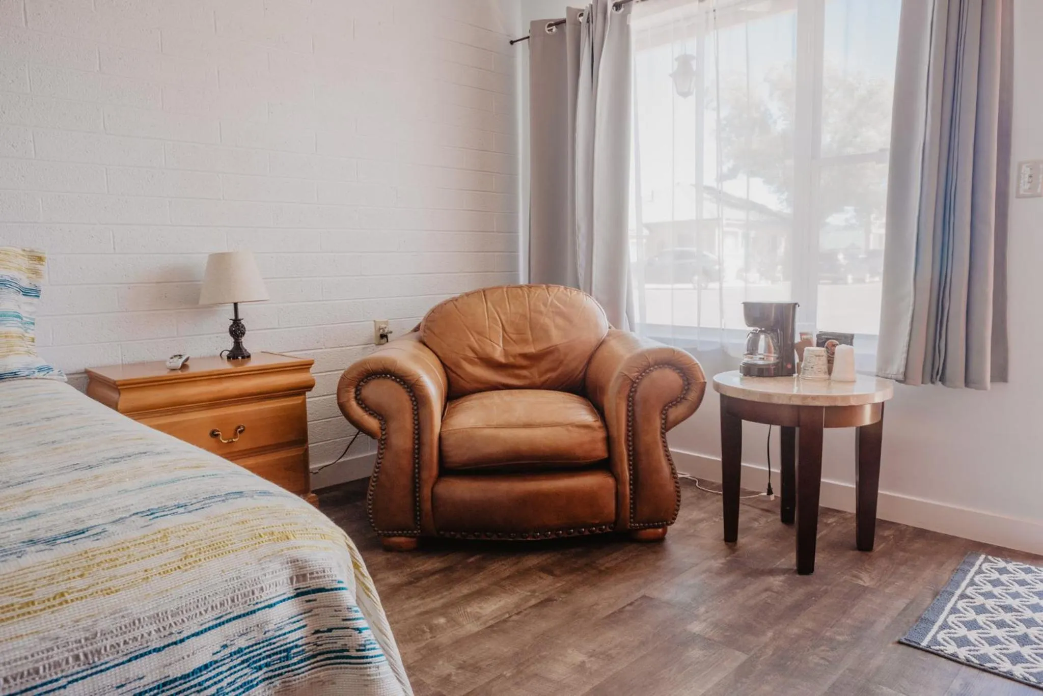 Bedroom, Bed in Lamplighter Lodge