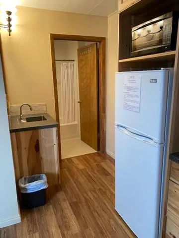 Bathroom in Lamplighter Lodge