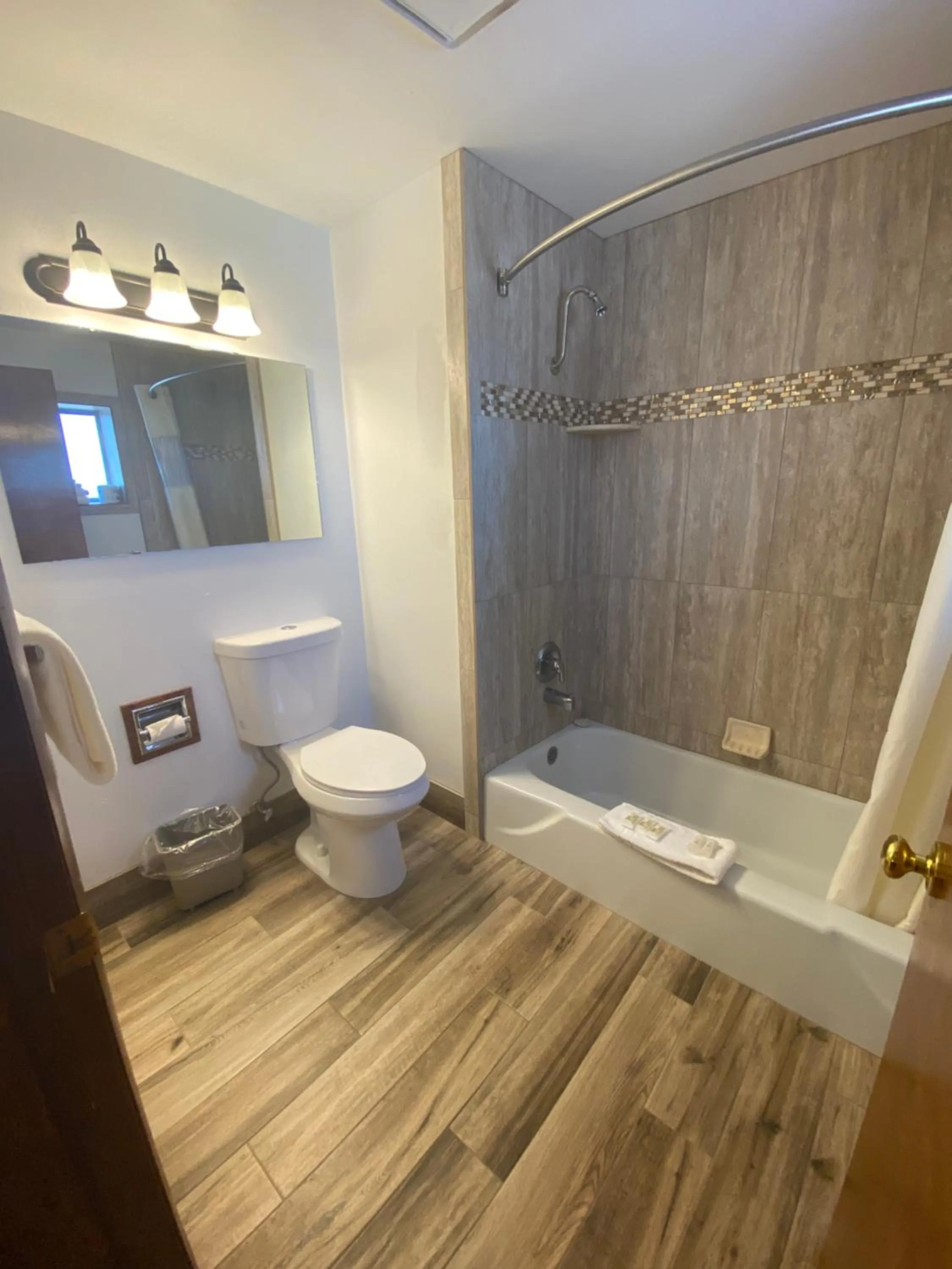 Bathroom in Lamplighter Lodge