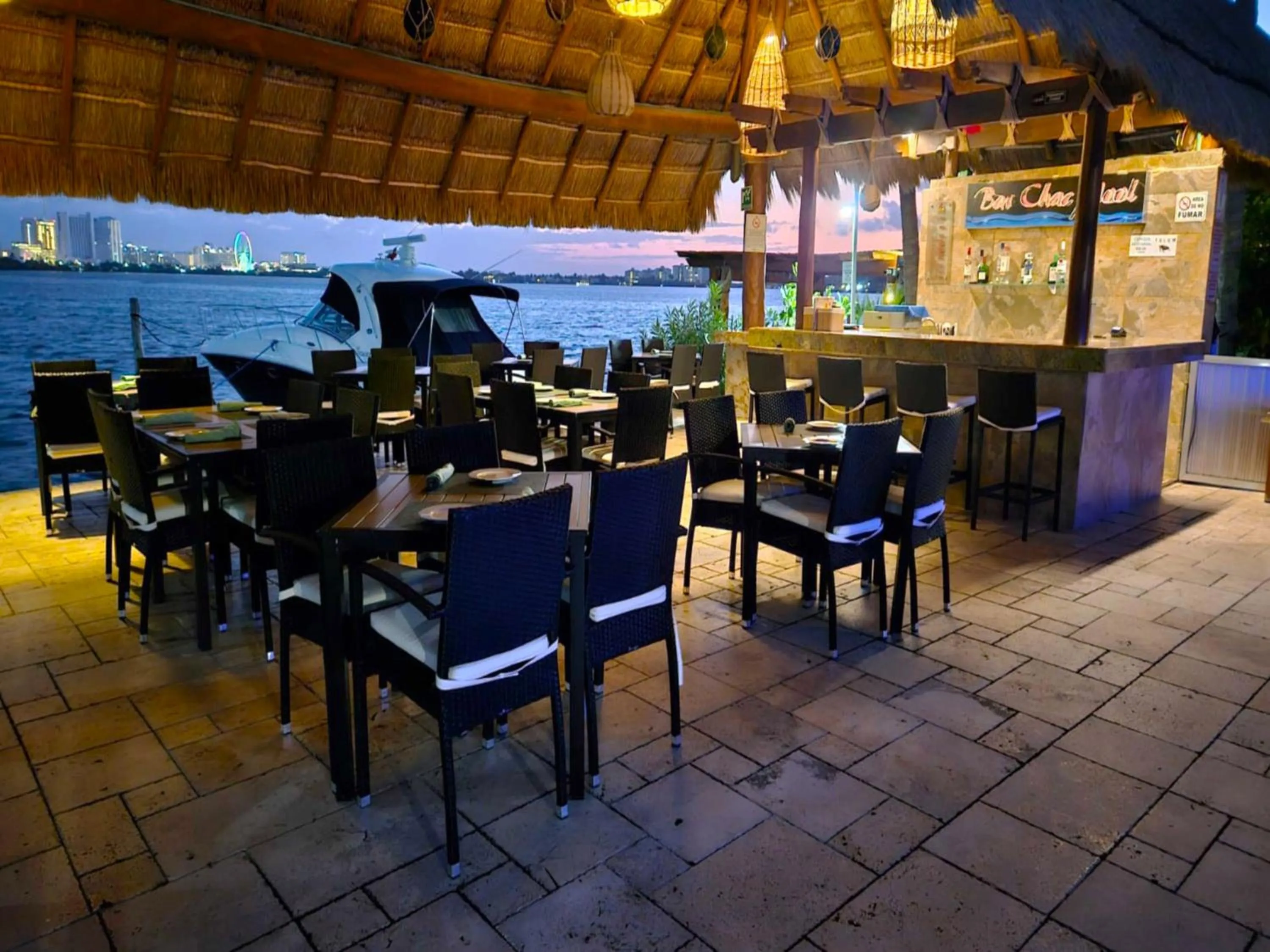 Restaurant/places to eat in Sina Suites Cancun - Adults Only