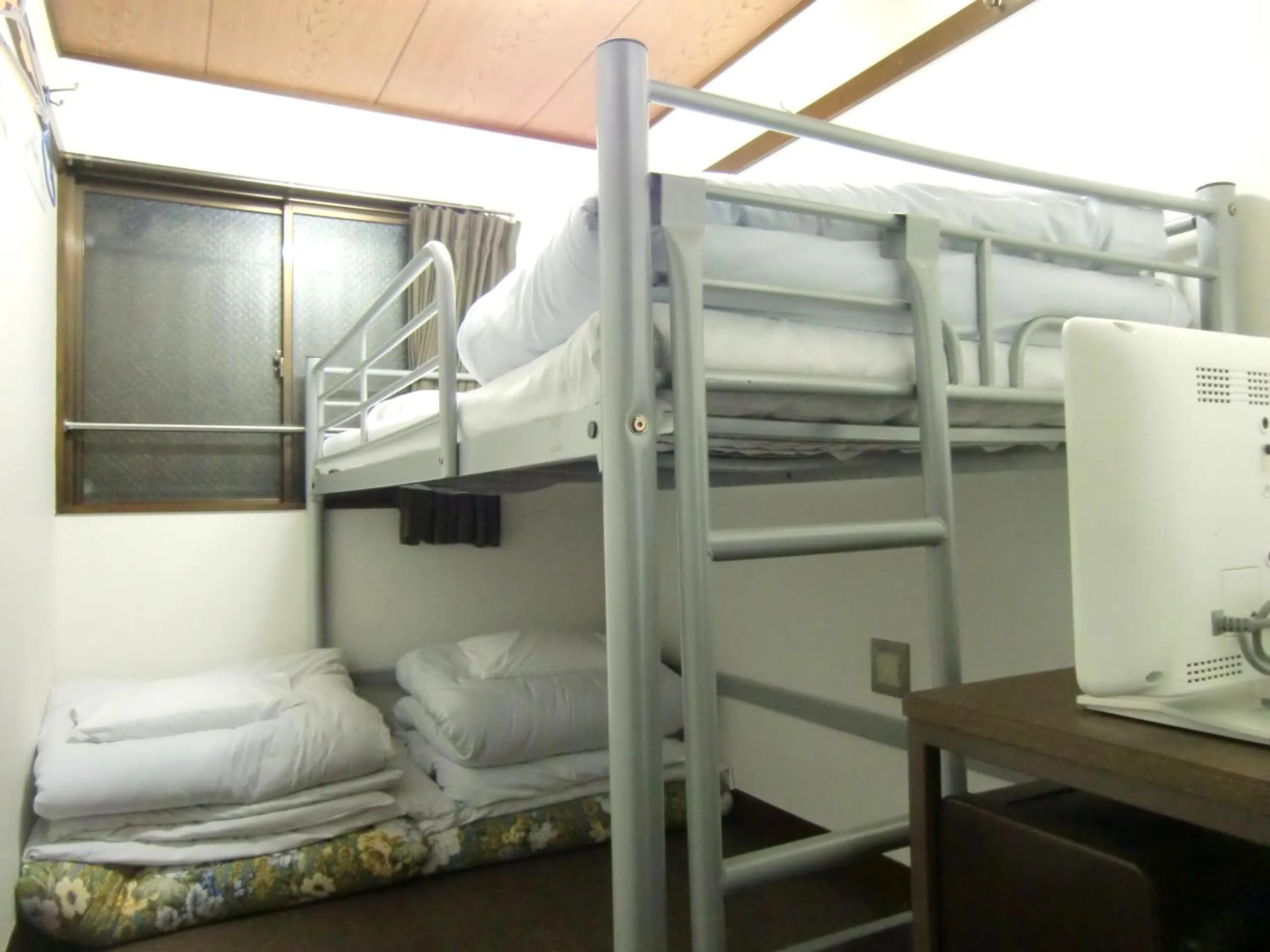 bunk bed, Bed in Economy Hotel Hoteiya