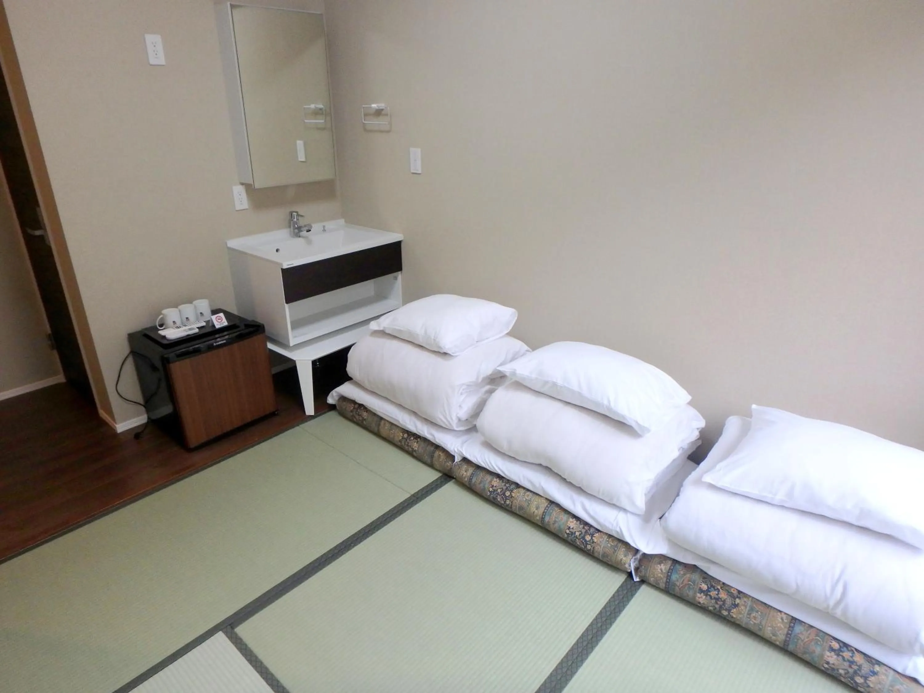 Photo of the whole room, Bed in Economy Hotel Hoteiya