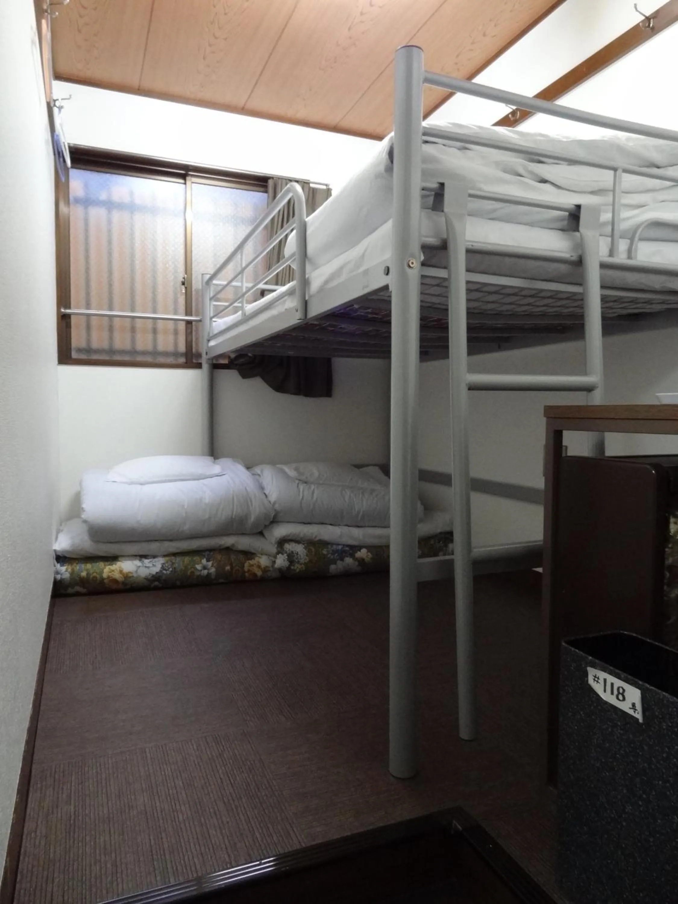 bunk bed, Bed in Economy Hotel Hoteiya