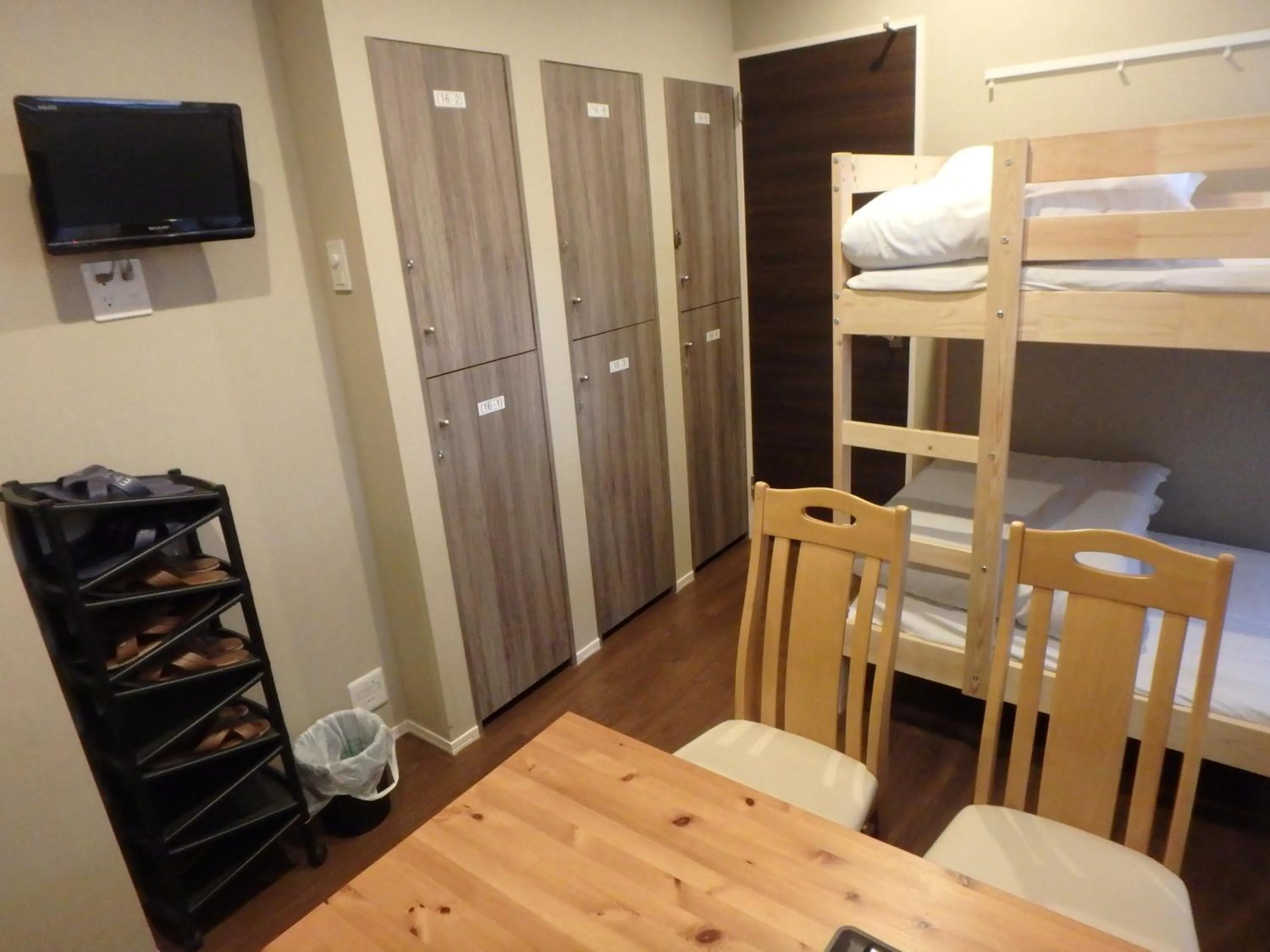 TV and multimedia, Bed in Economy Hotel Hoteiya