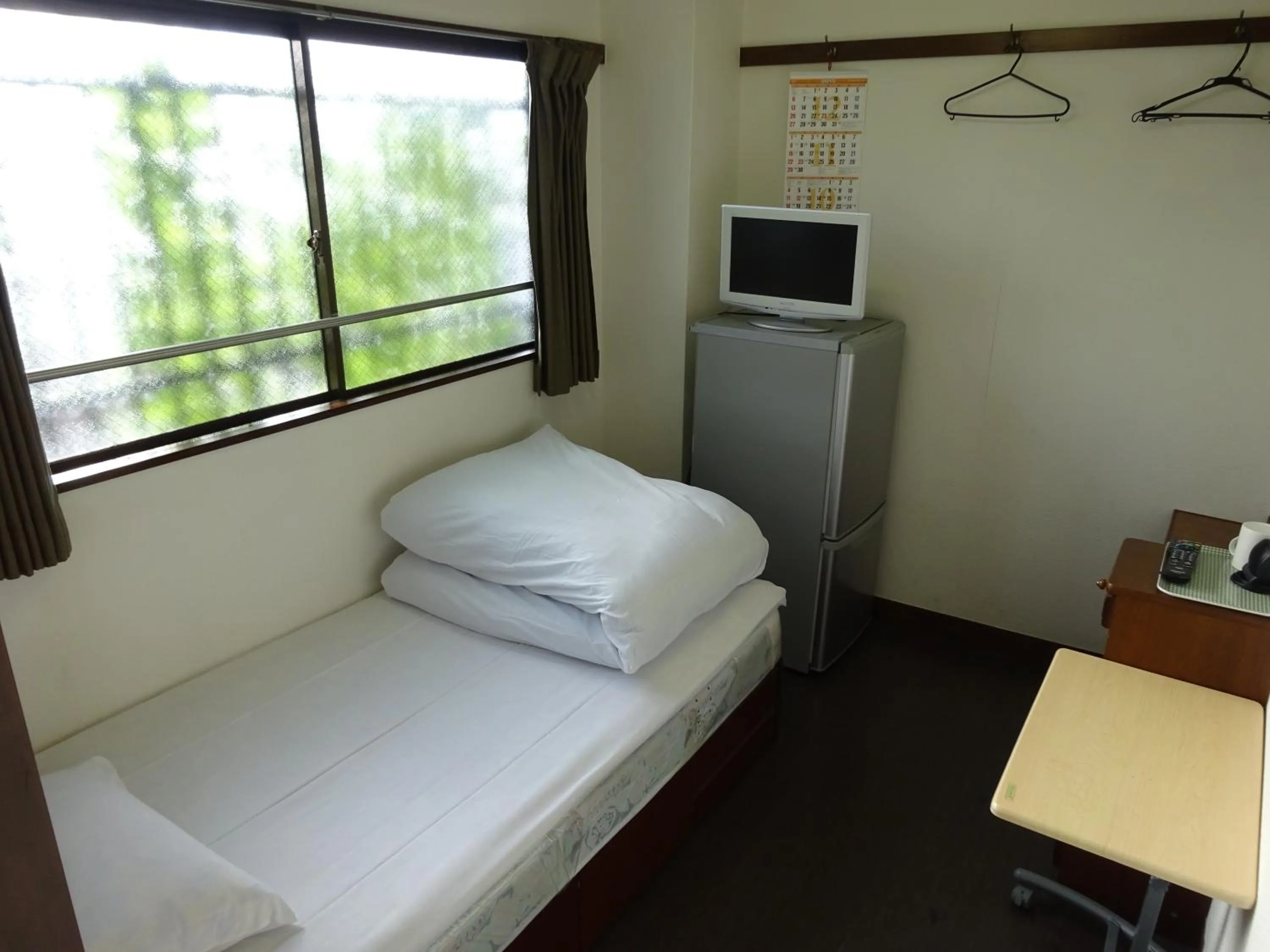 TV and multimedia, Bed in Economy Hotel Hoteiya