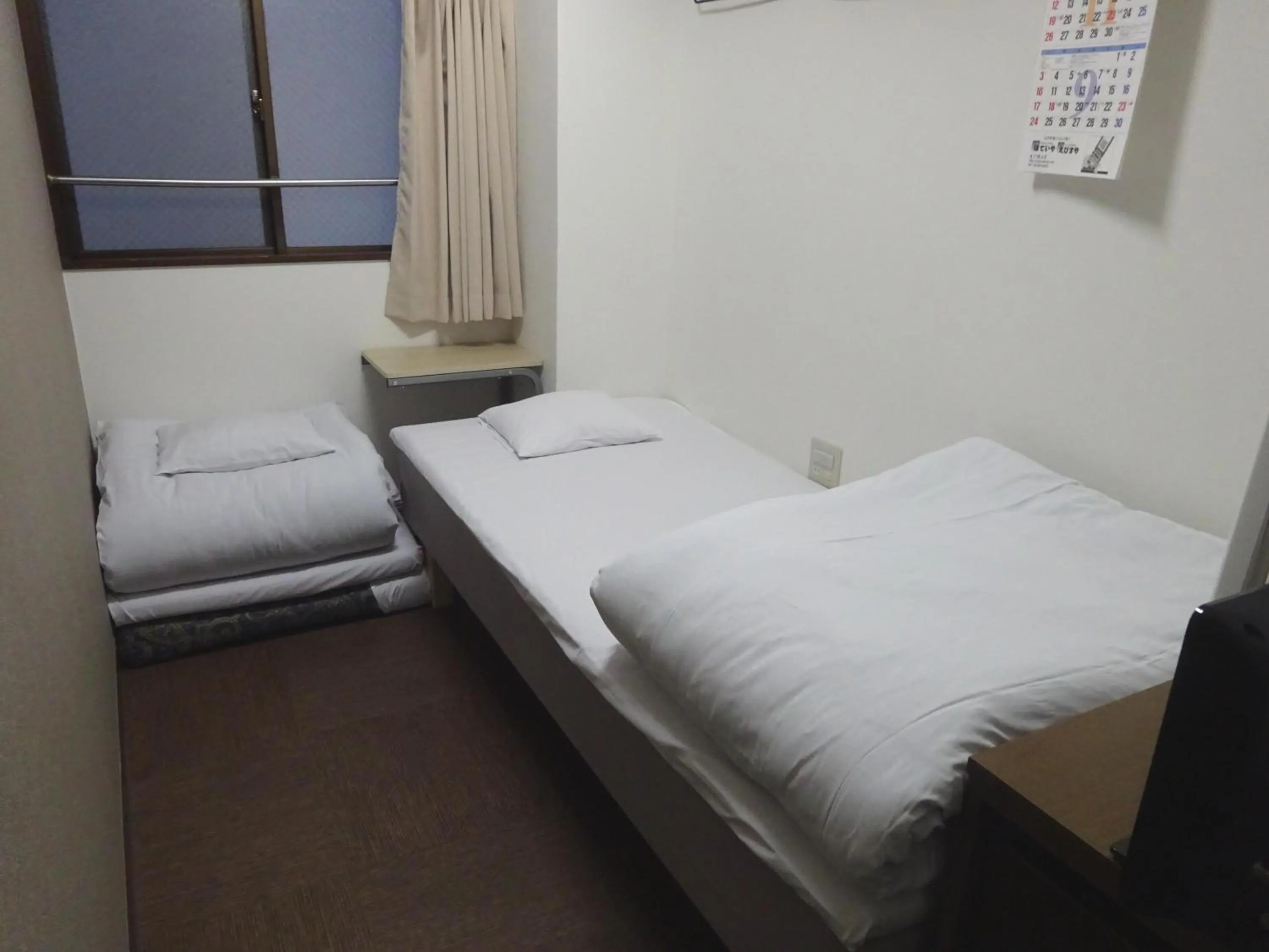 Photo of the whole room, Bed in Economy Hotel Hoteiya