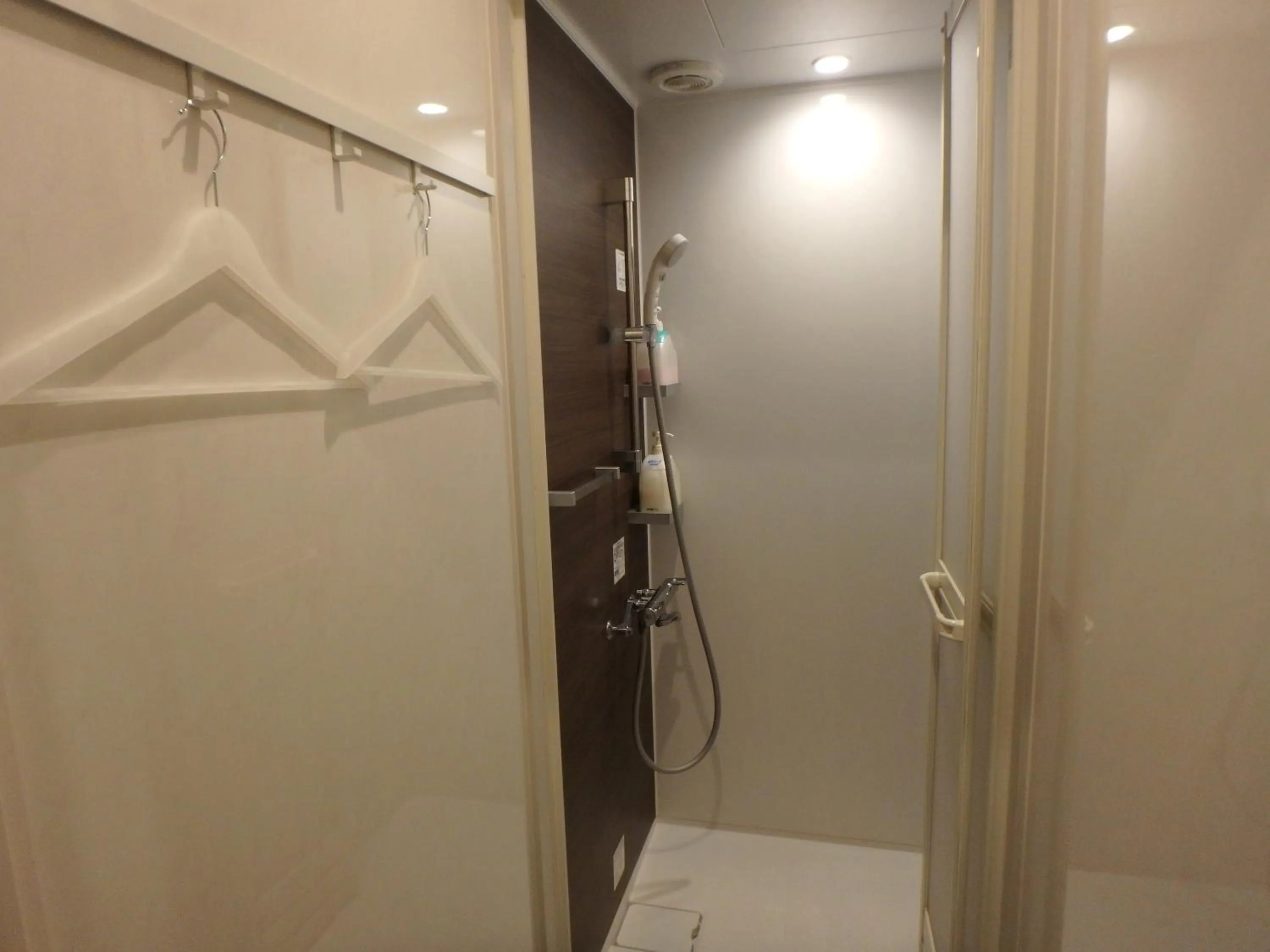 Shower in Economy Hotel Hoteiya
