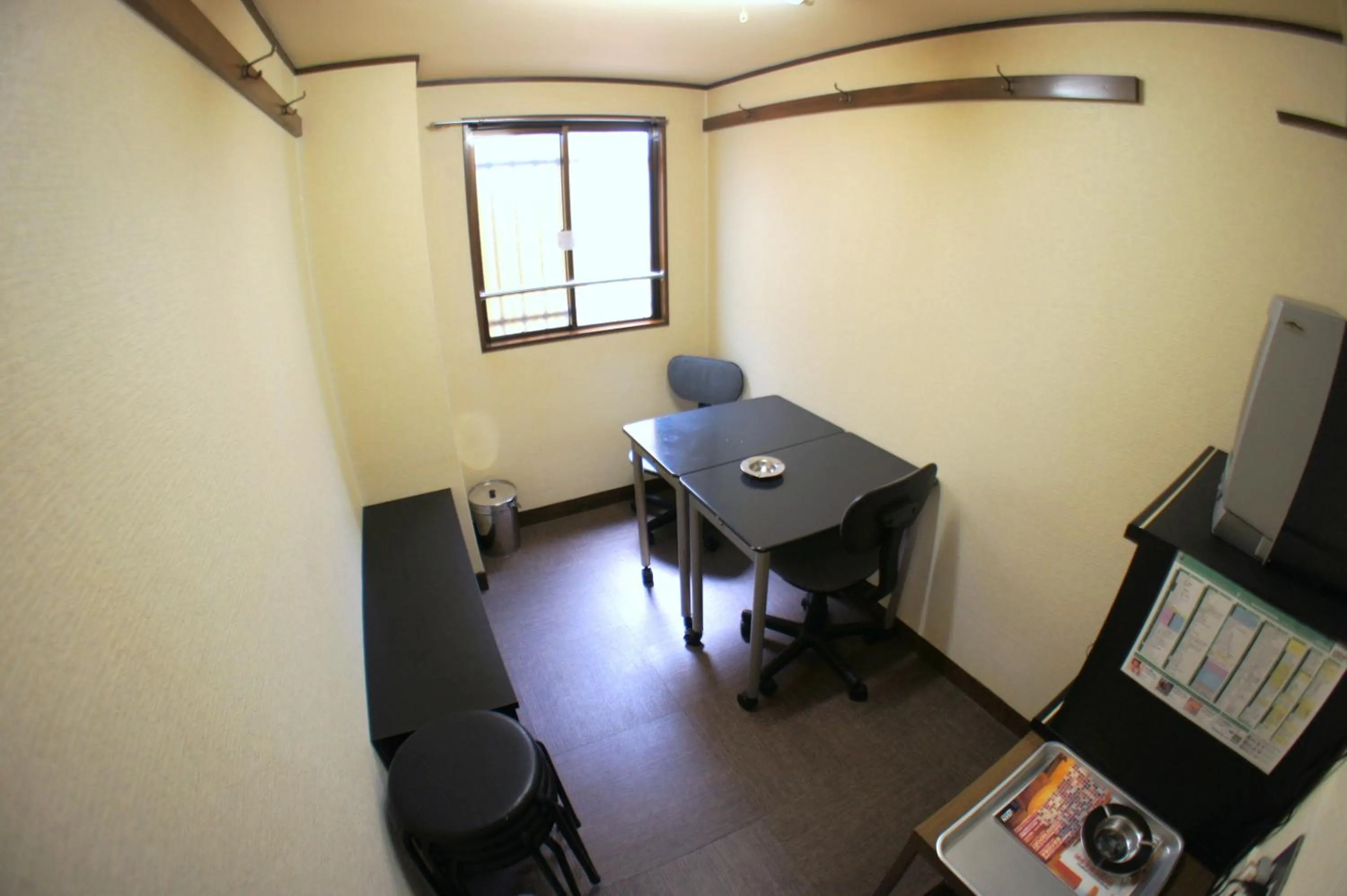 Communal lounge/ TV room in Economy Hotel Hoteiya