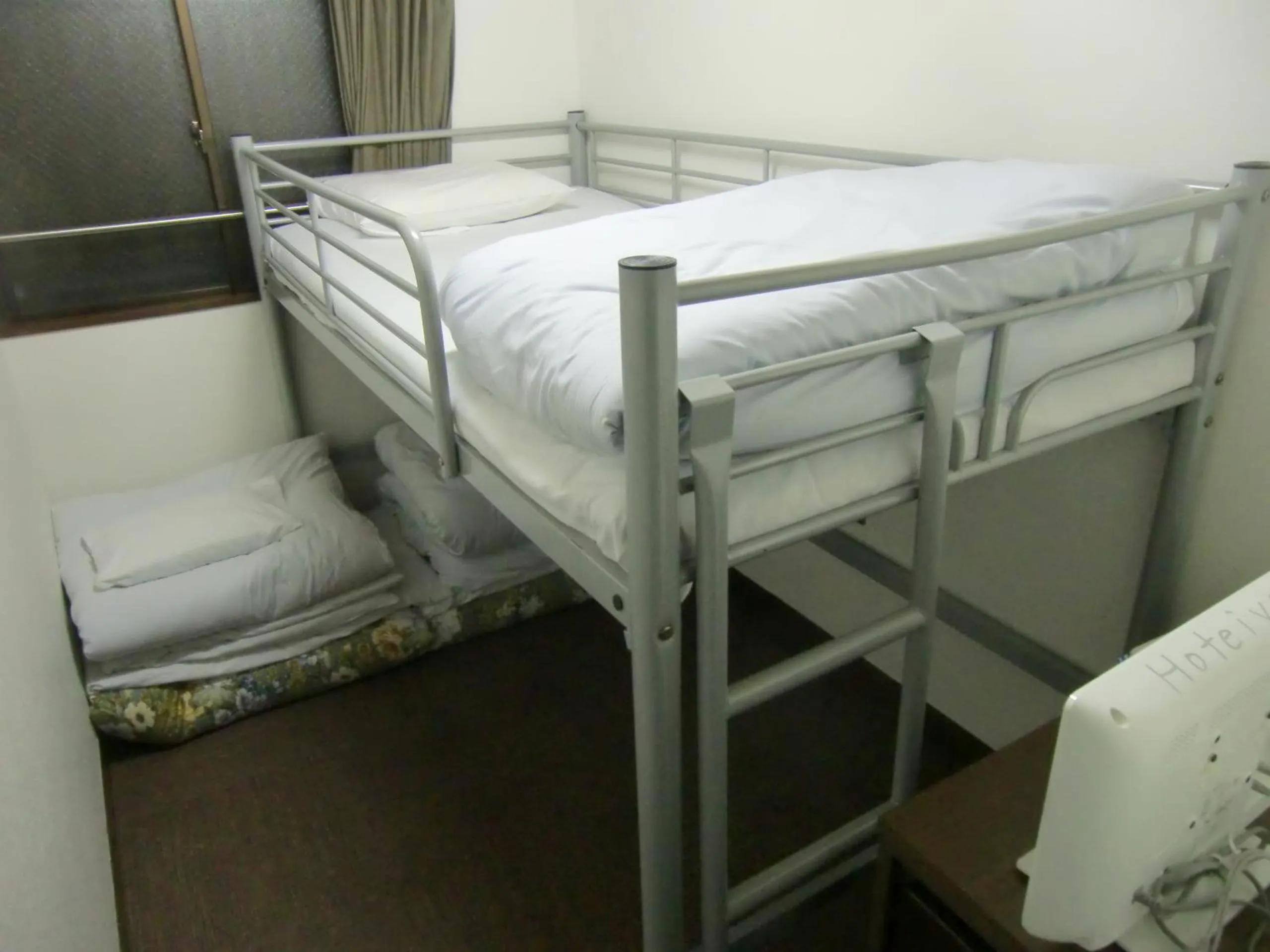 bunk bed, Bed in Economy Hotel Hoteiya