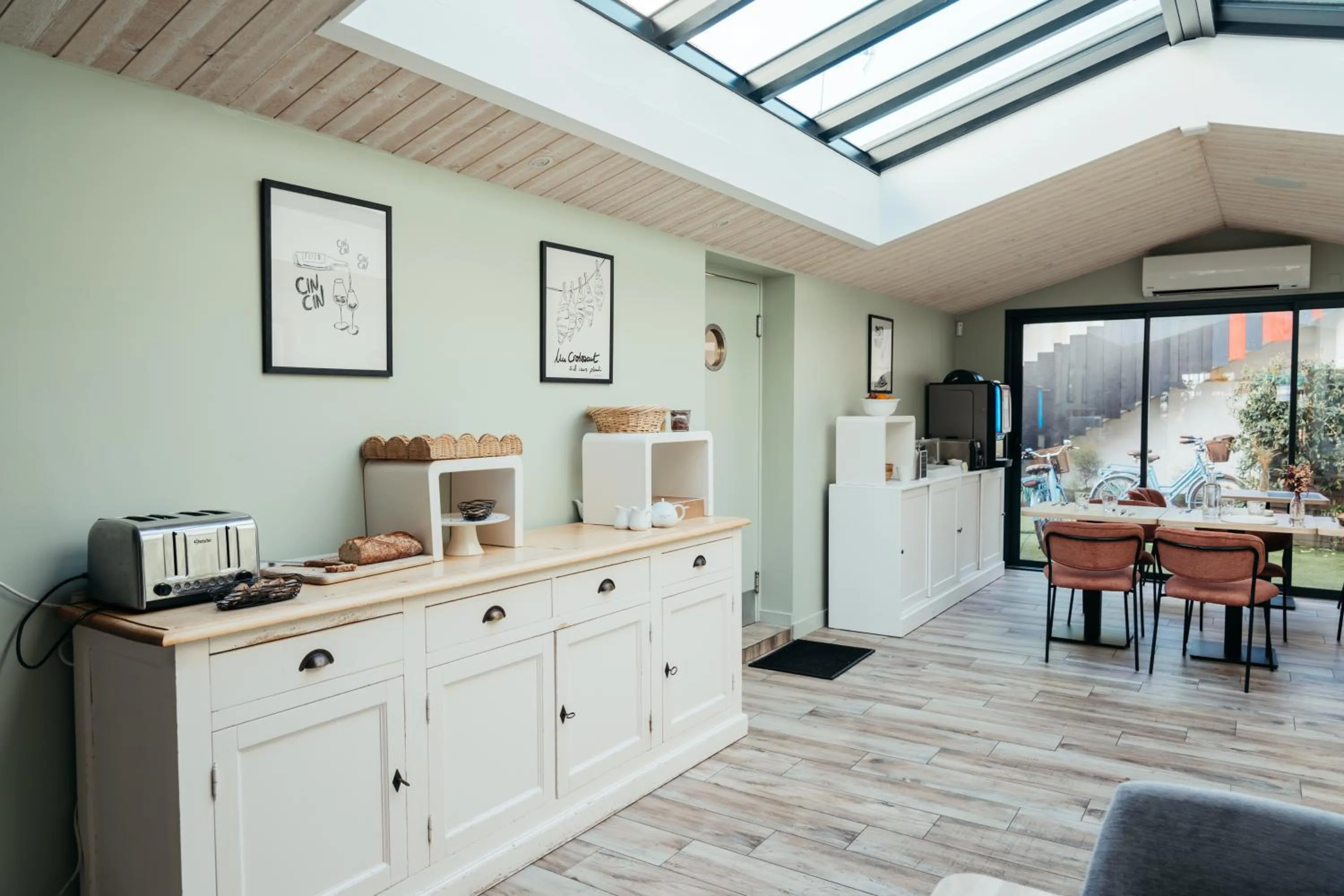 Breakfast in Hôtel OYAT Ile de Ré - ex L'Escale