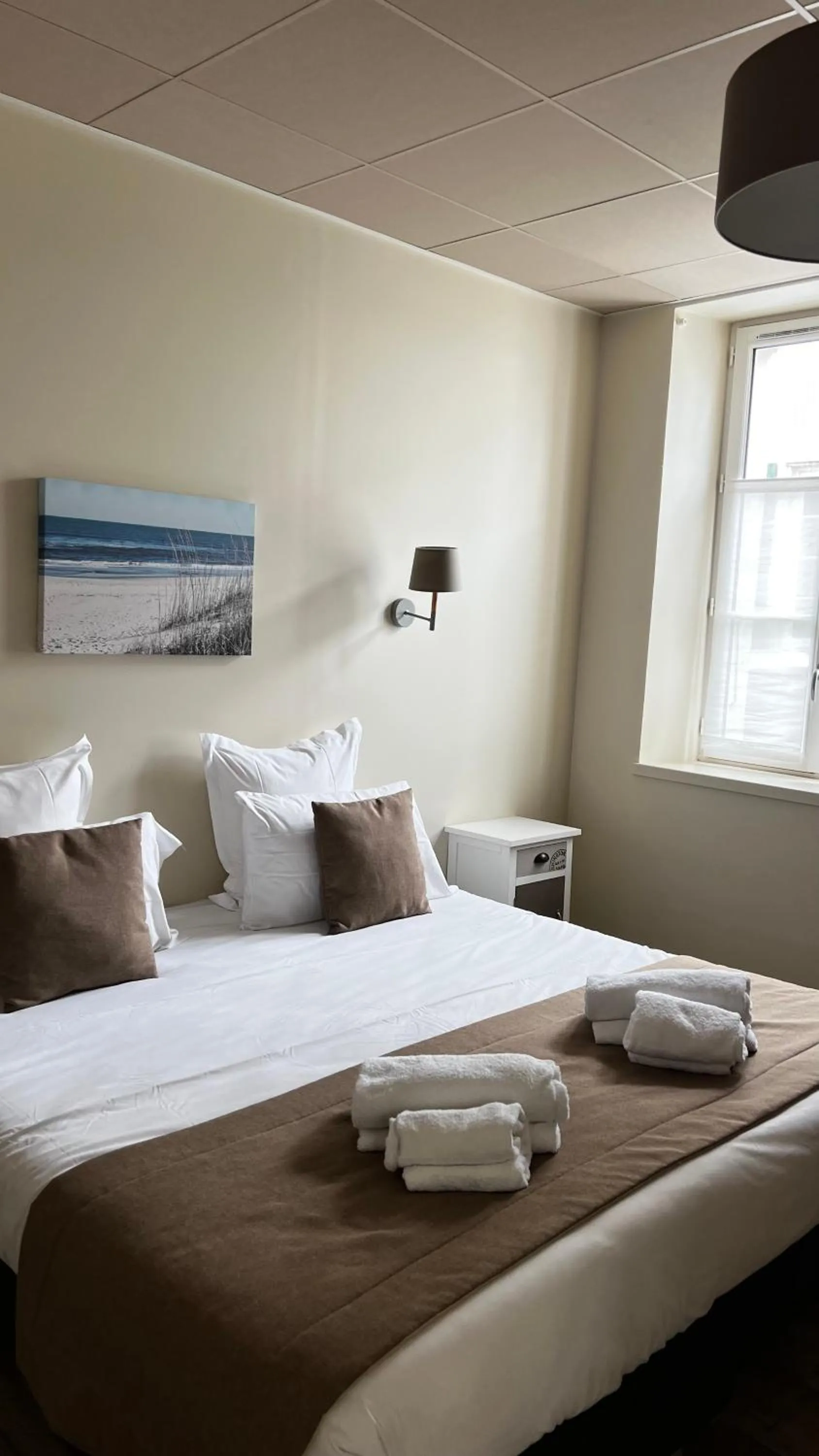 Bedroom, Bed in Hôtel OYAT Ile de Ré - ex Escale