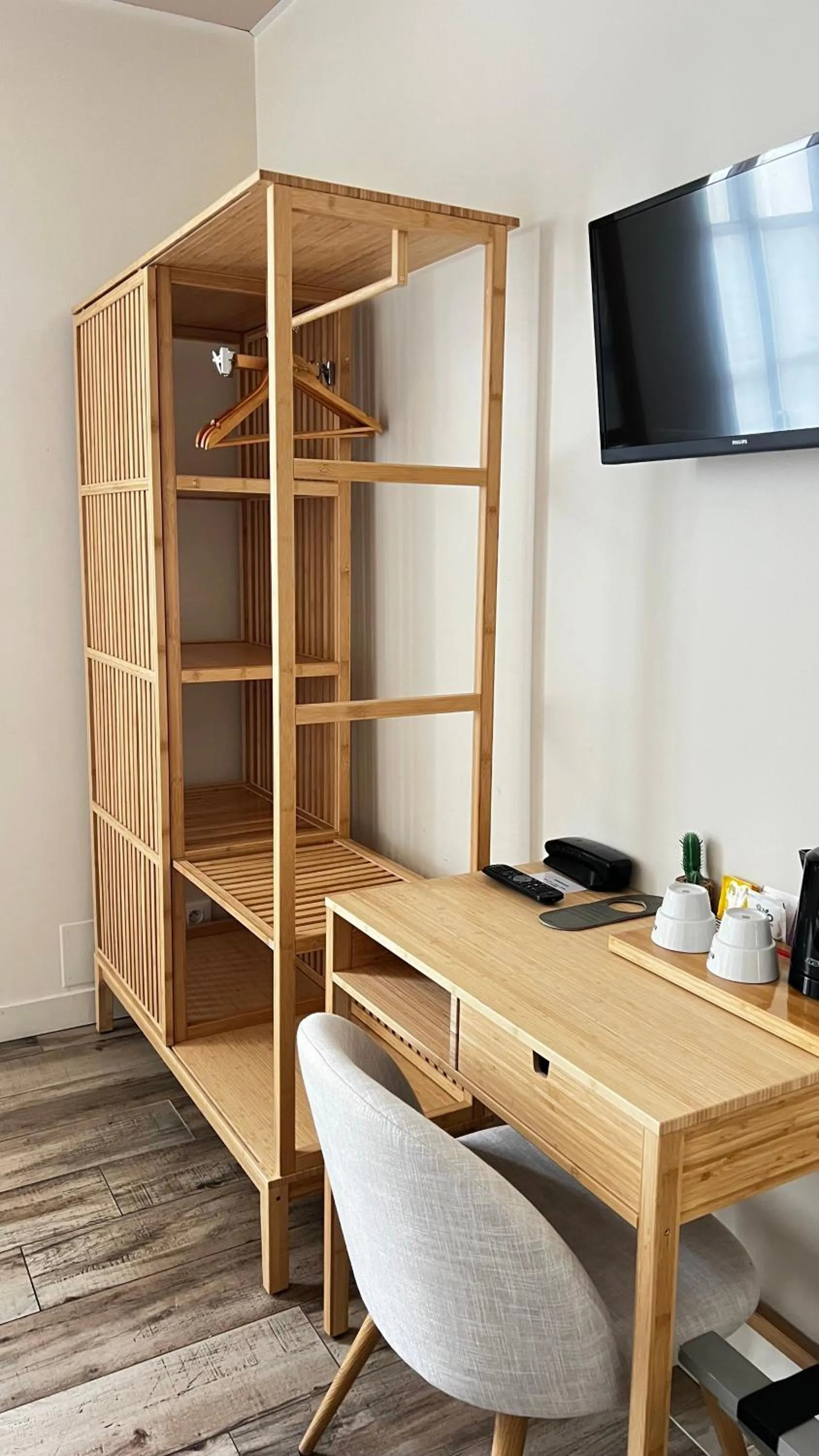 TV and multimedia in Hôtel OYAT Ile de Ré - ex Escale