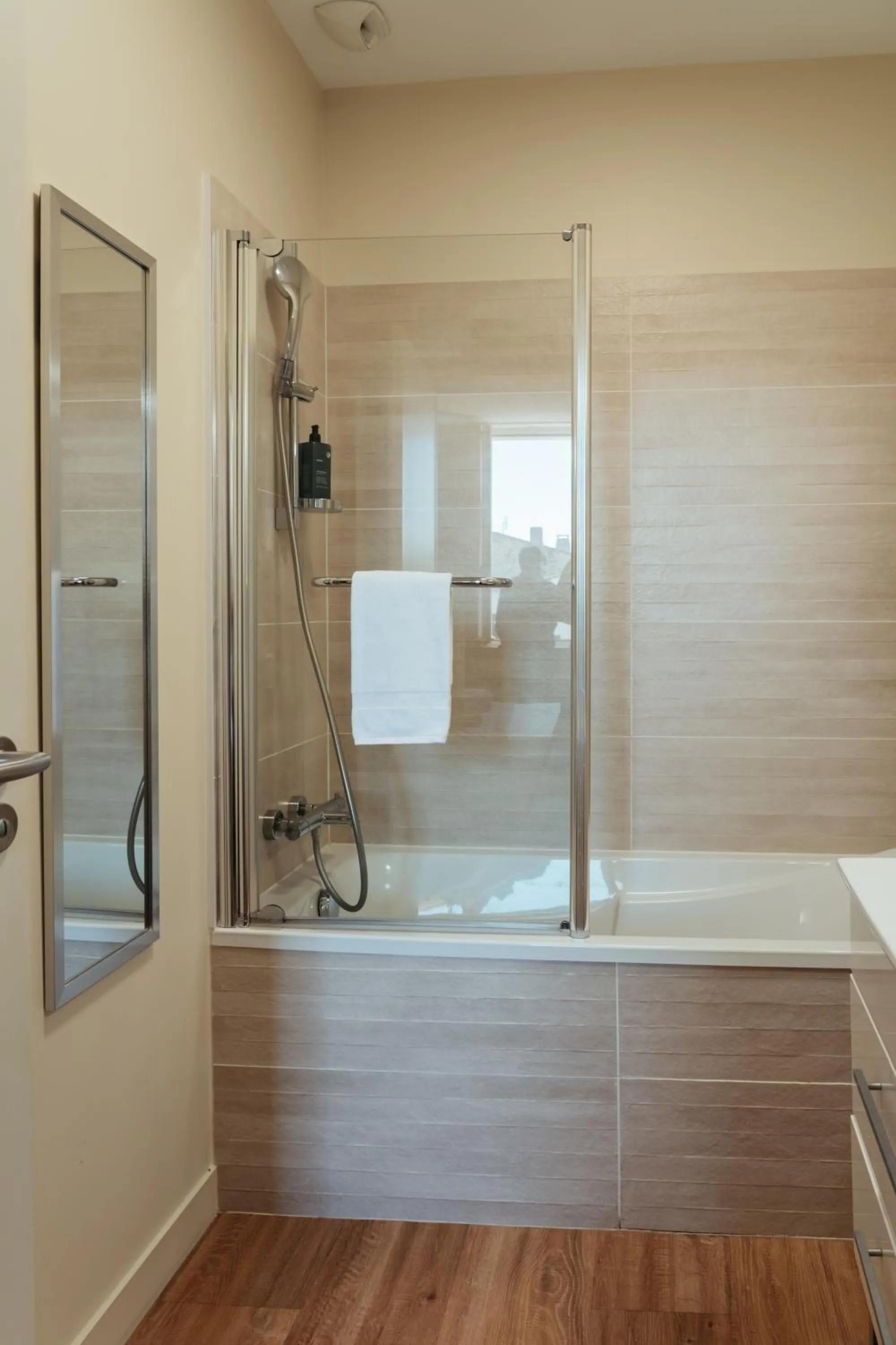 Bathroom in Hôtel OYAT Ile de Ré - ex Escale