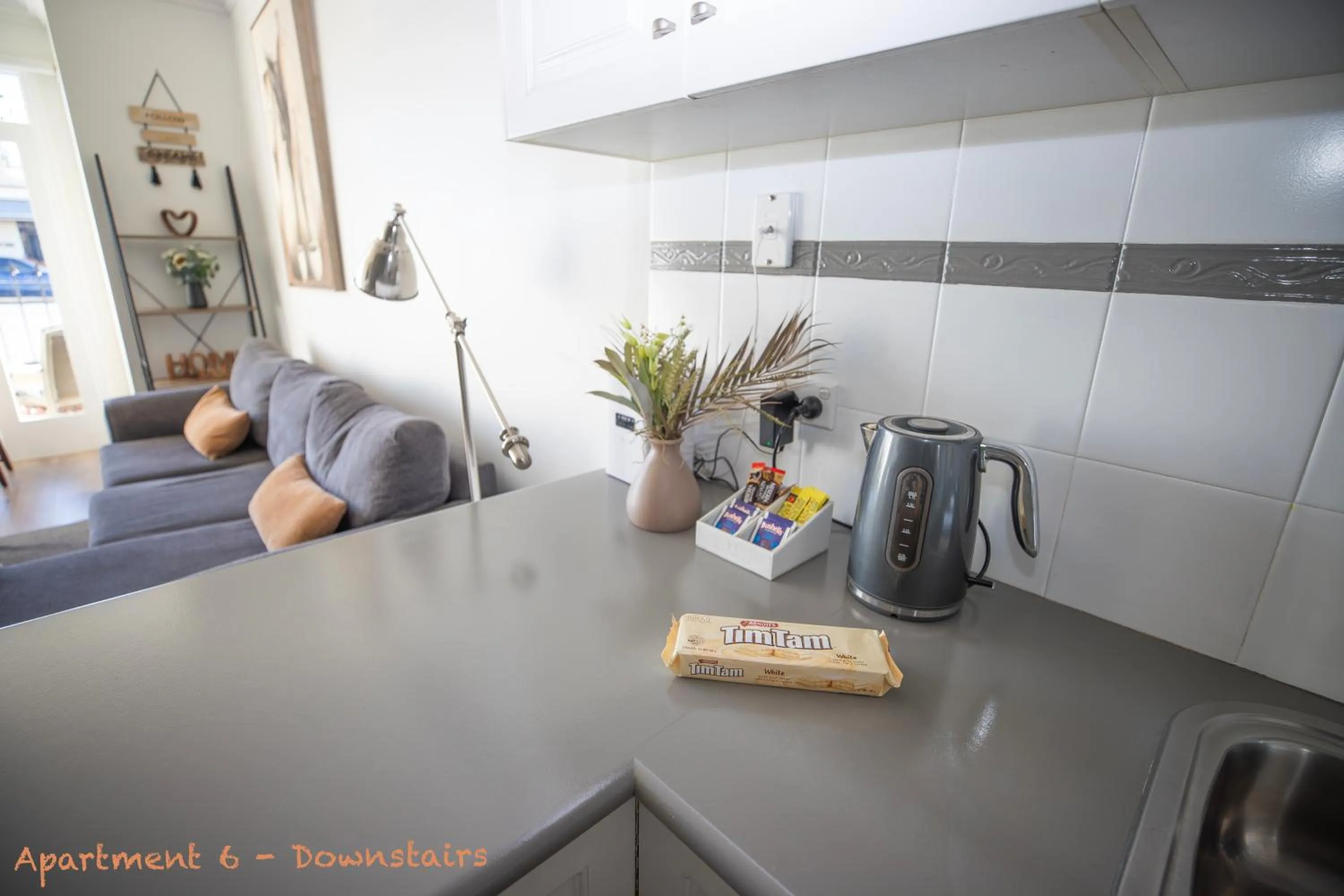 Coffee/tea facilities in Banyan Place