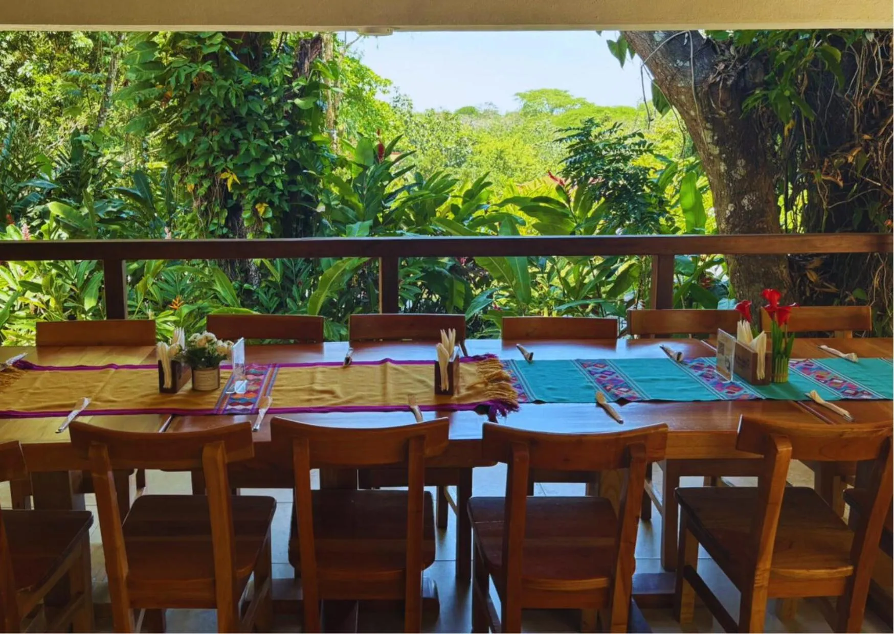 Restaurant/places to eat in Hotel La Aldea del Halach Huinic