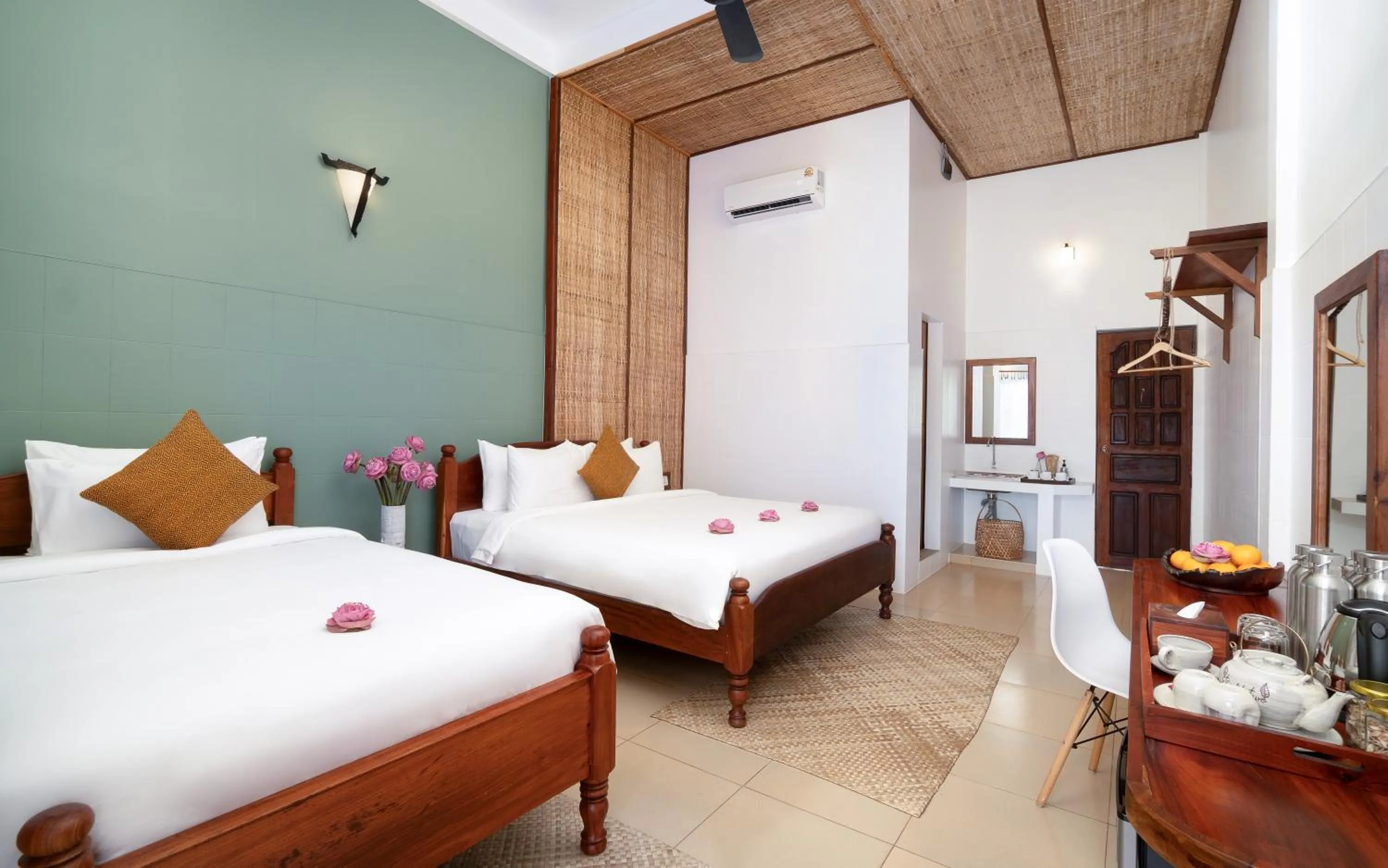 Bedroom, Bed in The Urban