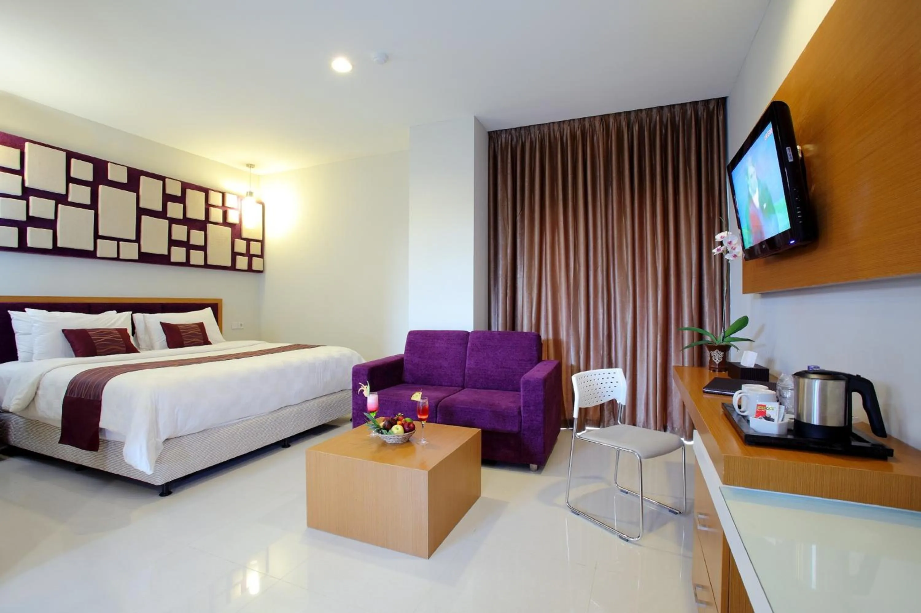 Seating area, Bed in Lombok Plaza Hotel and Convention