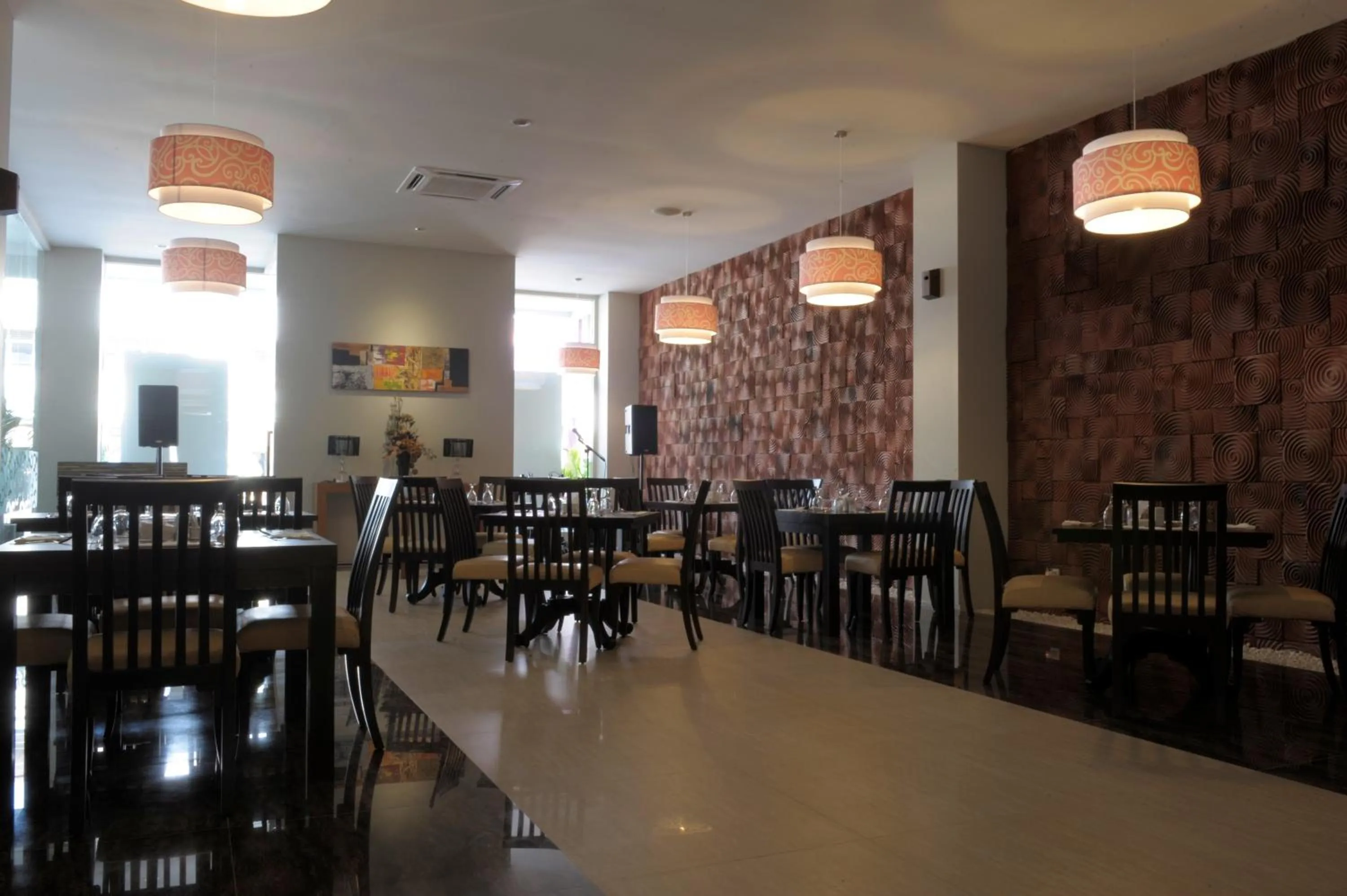 Restaurant/places to eat in Lombok Plaza Hotel and Convention