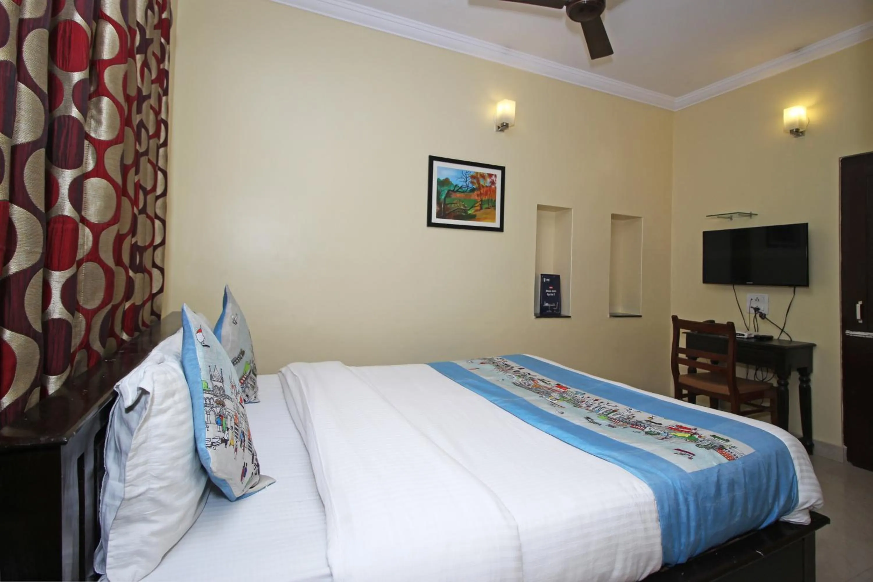 Bed in Hotel Ajit Mansion