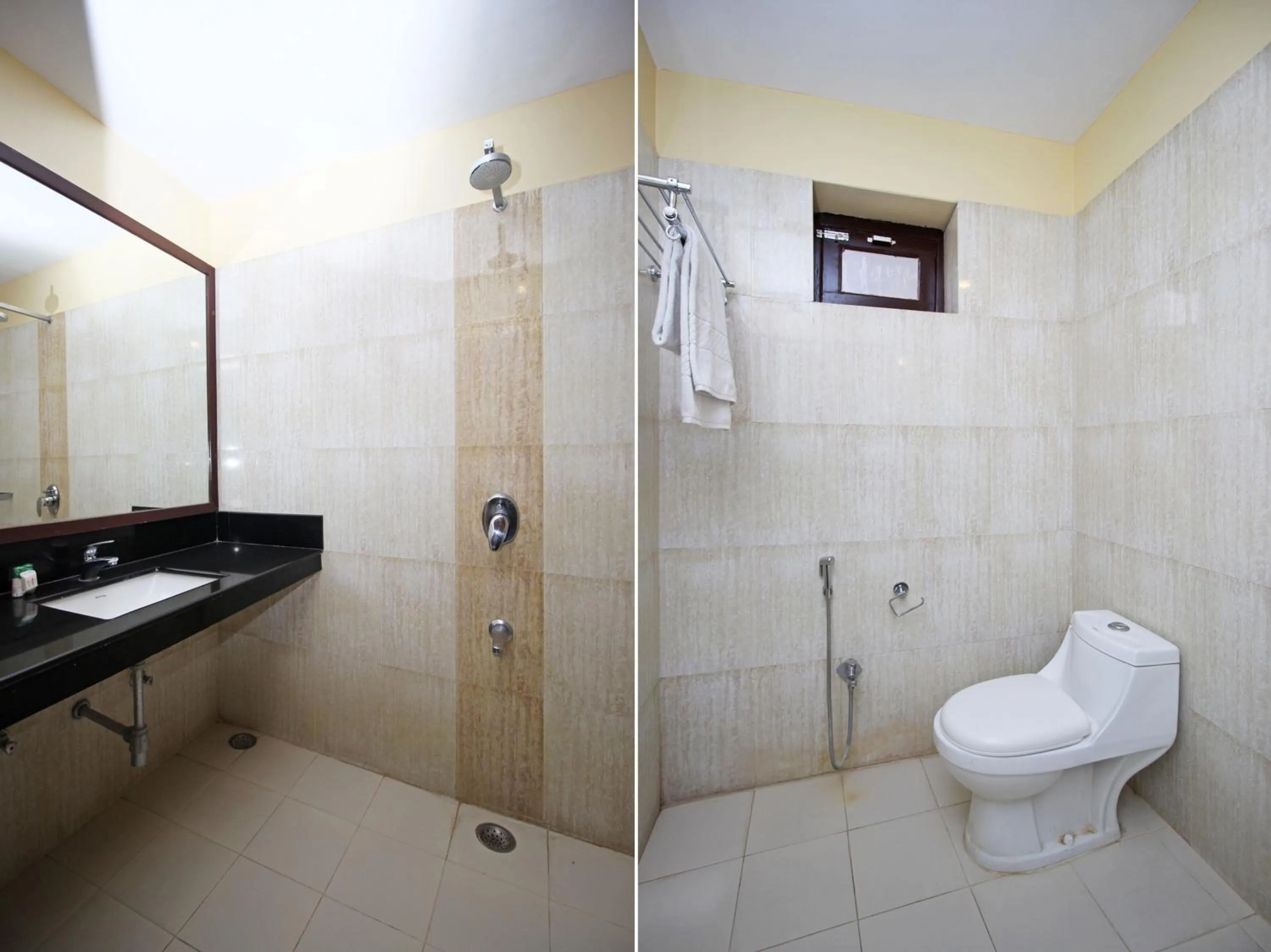 Bathroom in Hotel Ajit Mansion