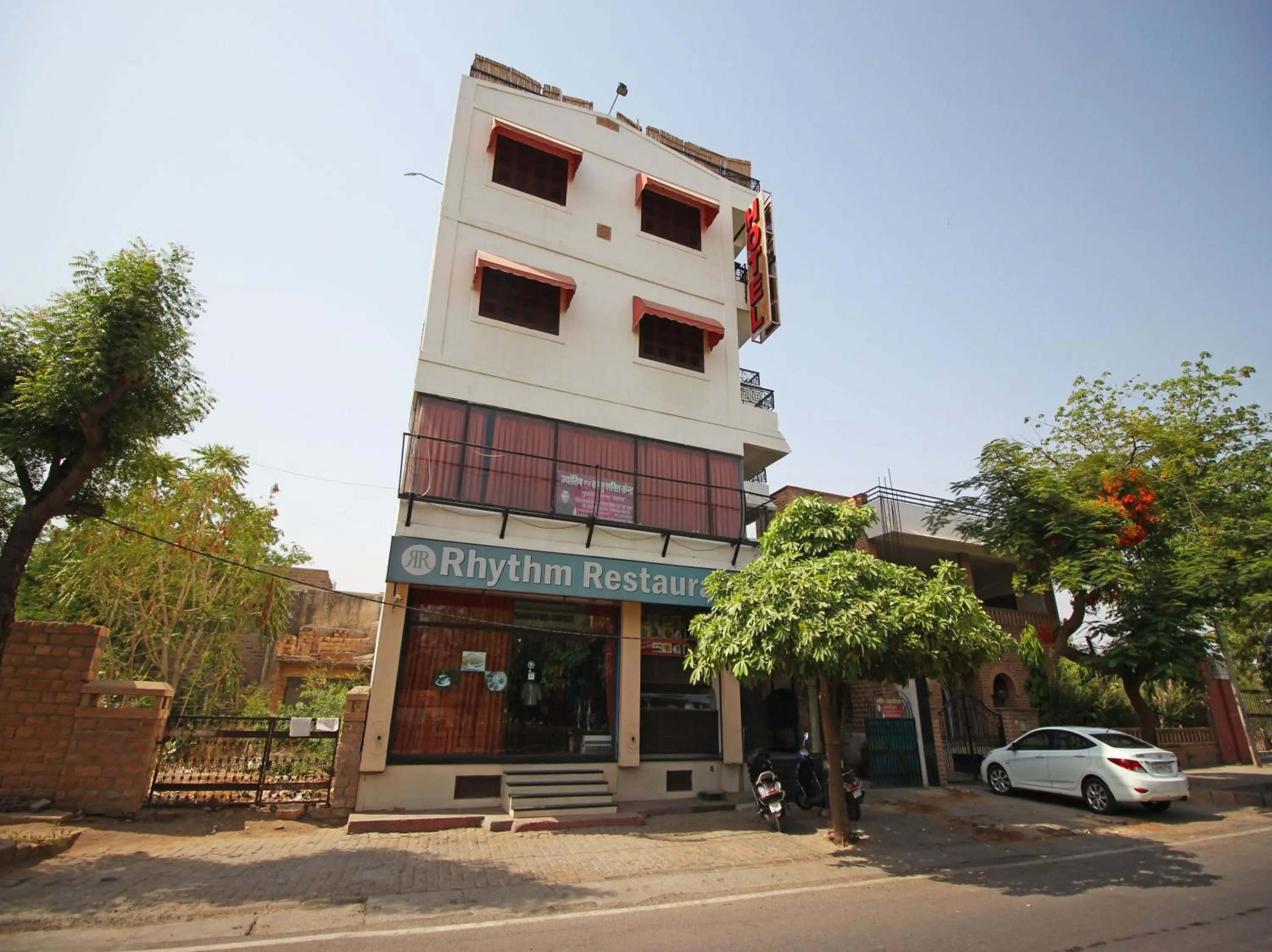 Facade/entrance in Hotel Ajit Mansion