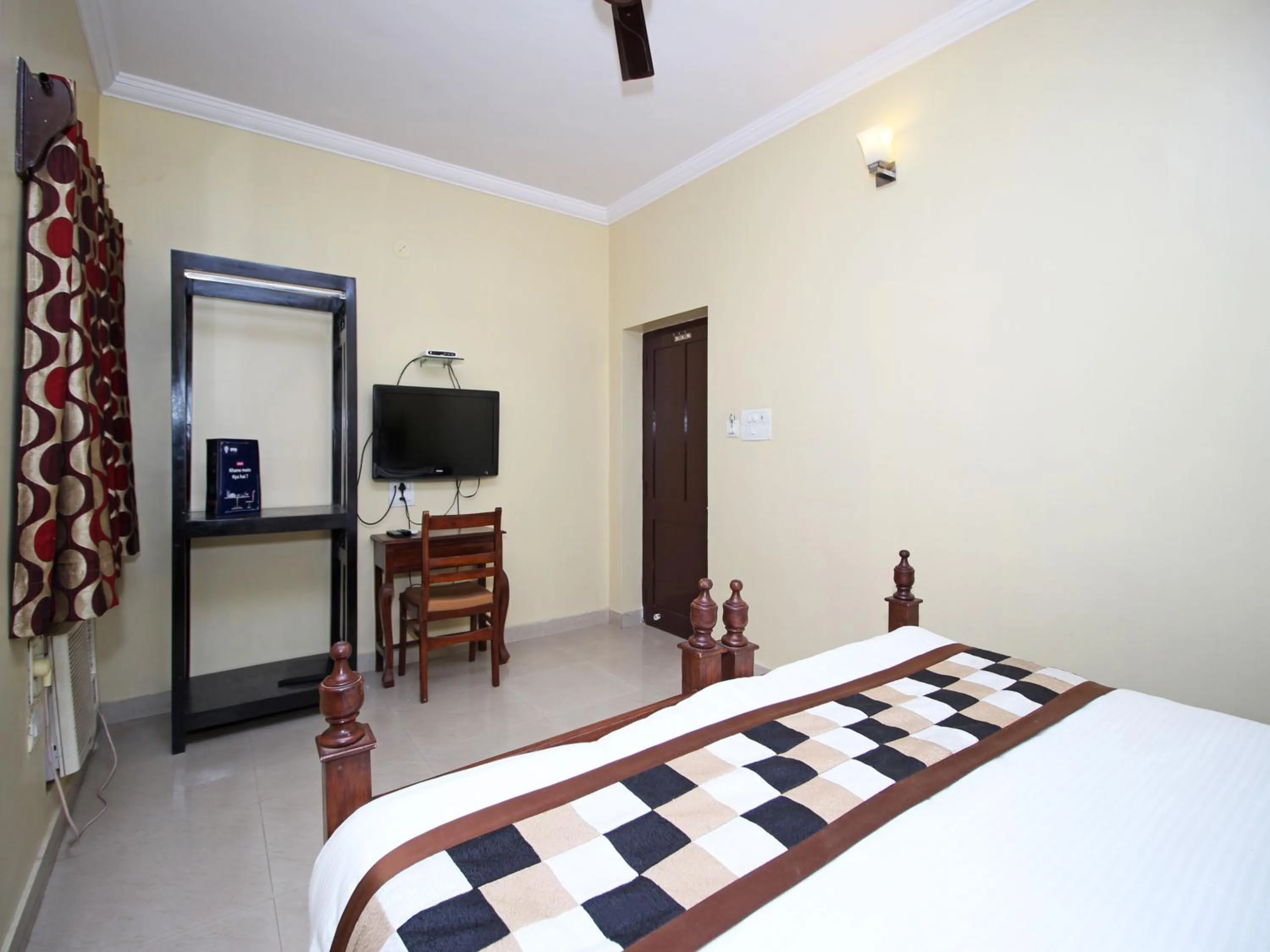 Bedroom, Bed in Hotel Ajit Mansion