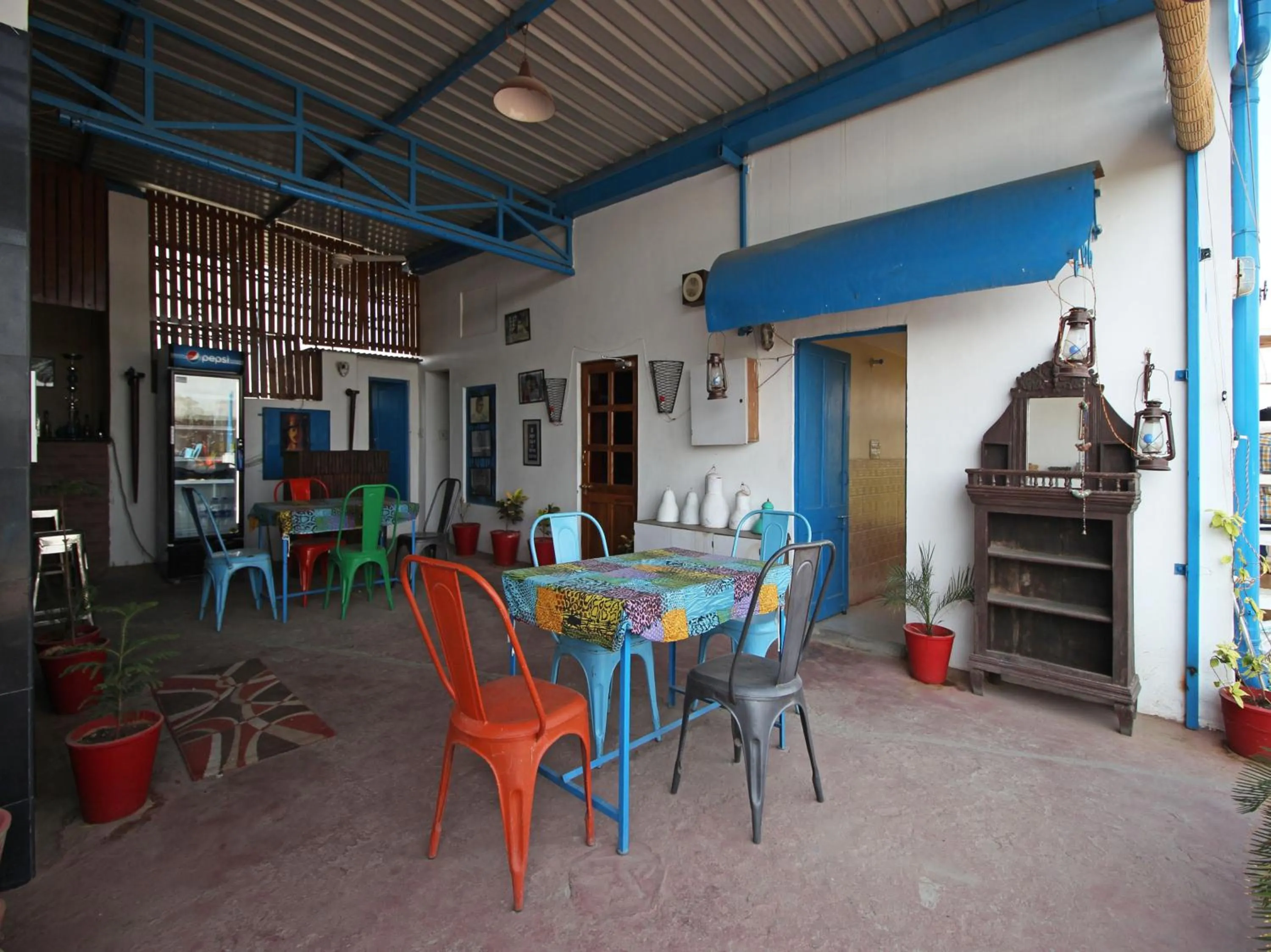 Restaurant/places to eat in Hotel Ajit Mansion