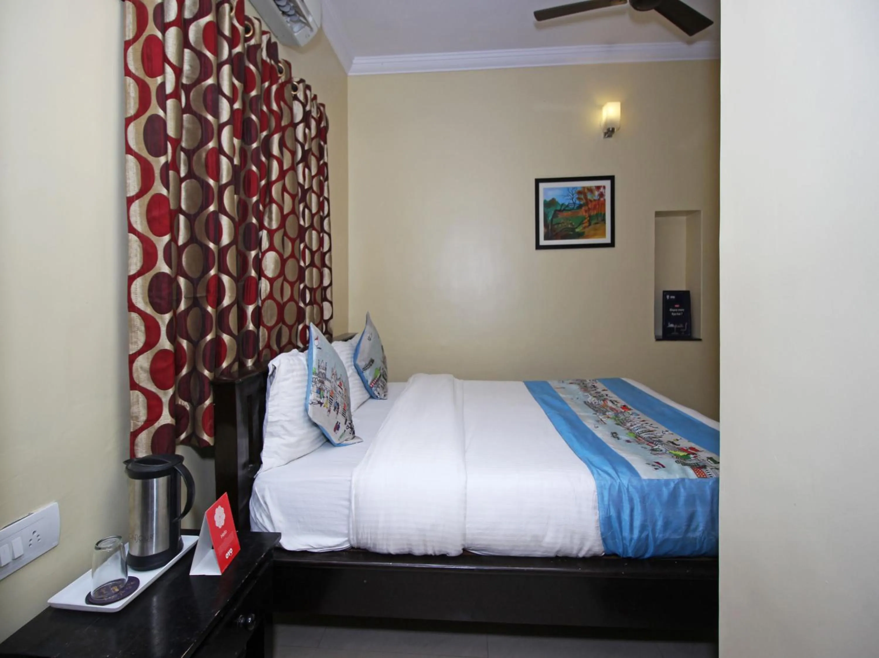 Bedroom, Bed in Hotel Ajit Mansion