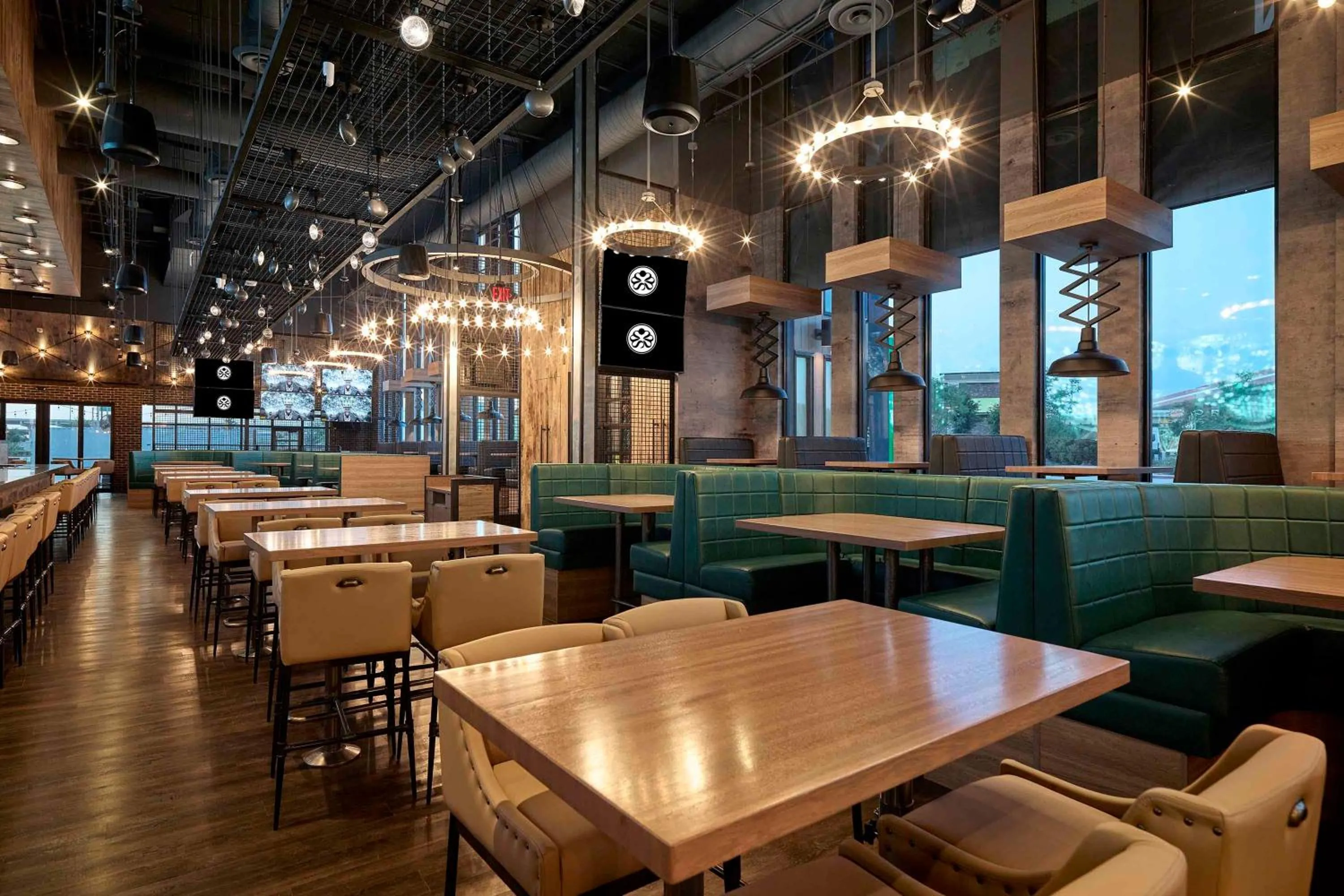 Restaurant/places to eat in Sandman Signature Plano-Frisco Hotel