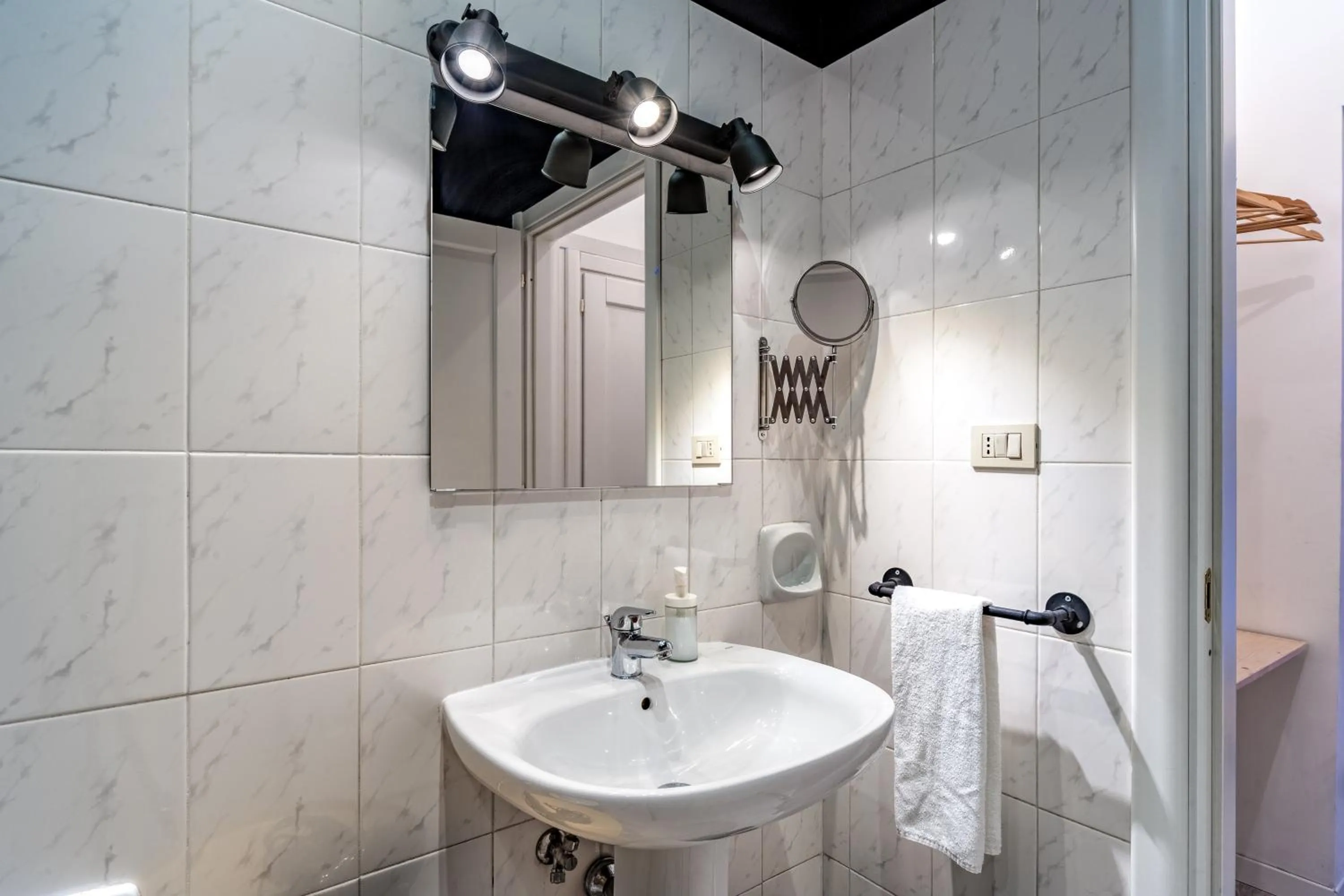 Bathroom in SmooRoomS Roma Ostiense