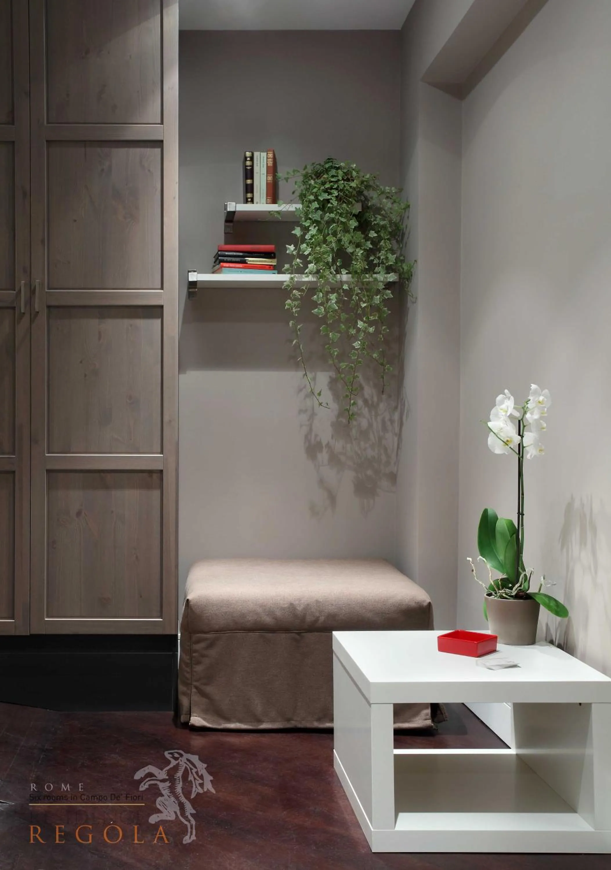 Decorative detail in Residence Regola