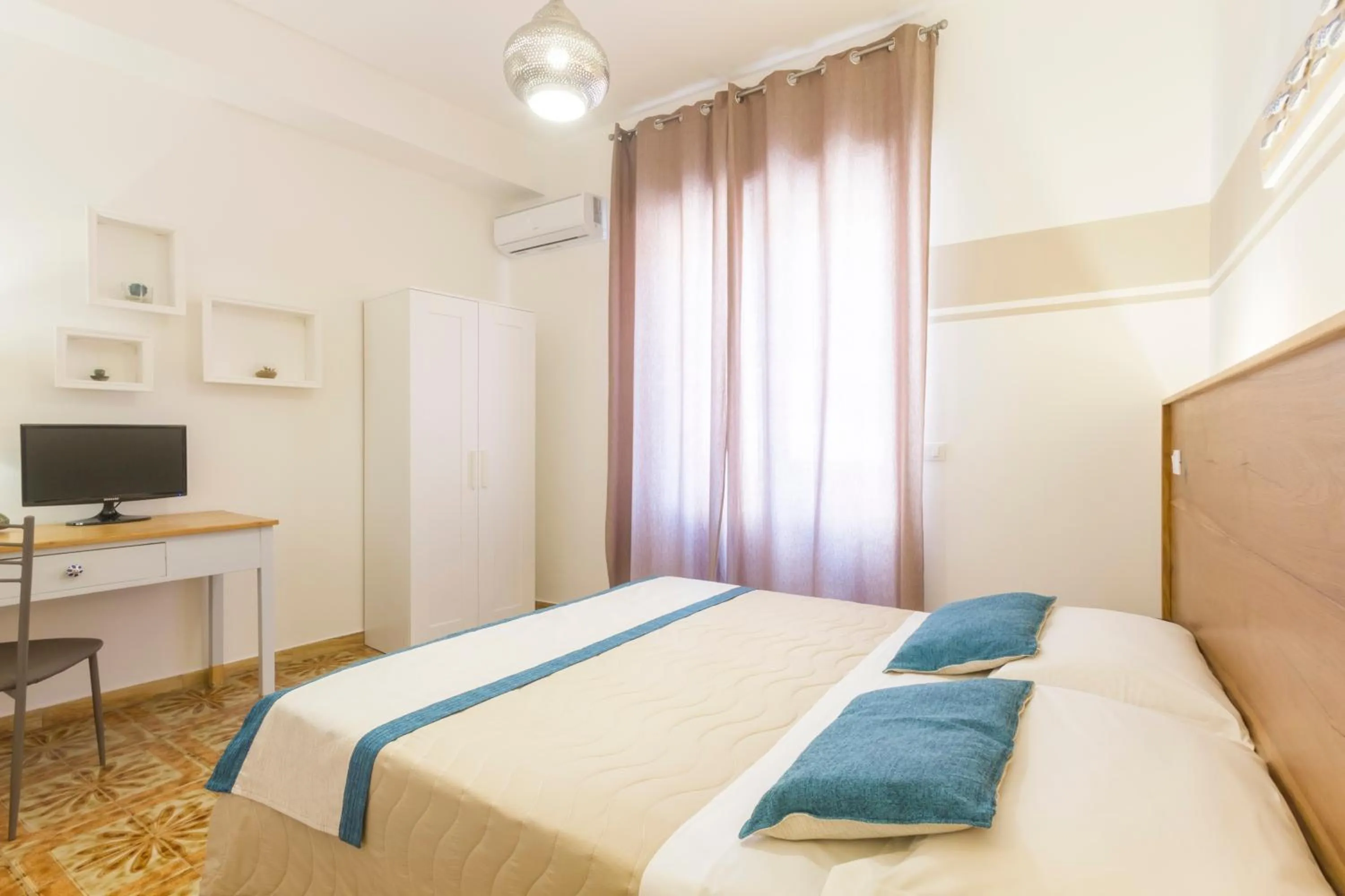 TV and multimedia, Bed in B&B Villa Ginevra