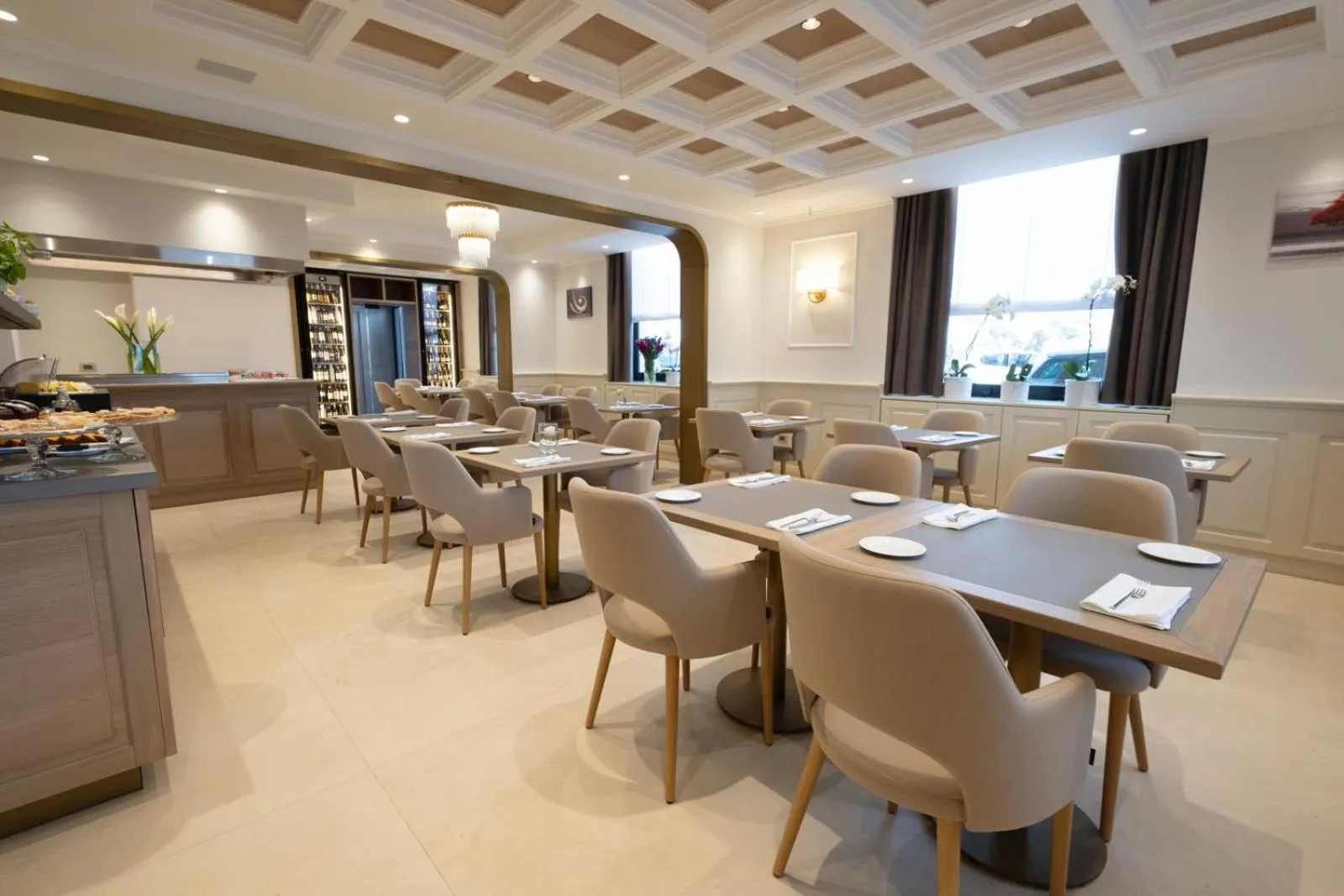 Restaurant/places to eat in Hotel Europa