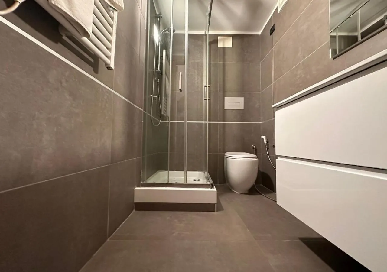 Shower in Hotel Europa