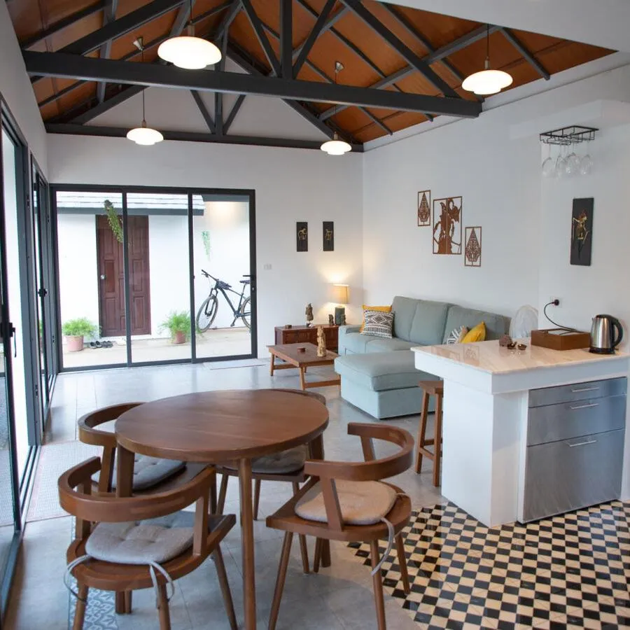 Dining area in Koyao Bay Pavilions - Beach Resort and Pool Villas
