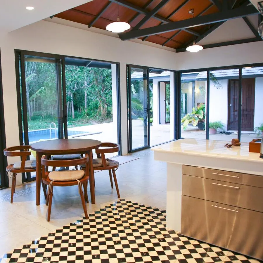 Dining area in Koyao Bay Pavilions - Beach Resort and Pool Villas