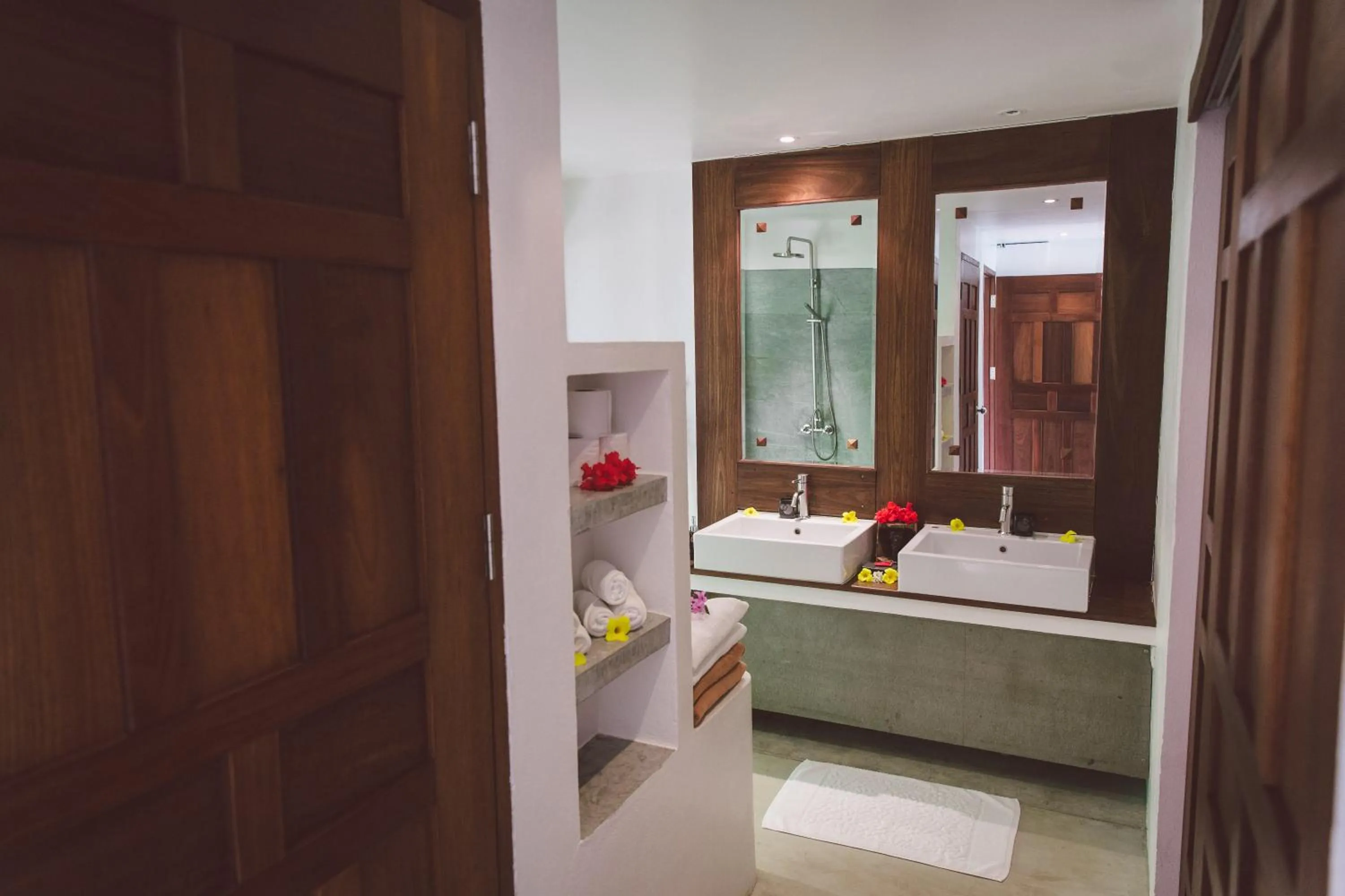 Bathroom, Bed in Koyao Bay Pavilions - Beach Resort and Pool Villas
