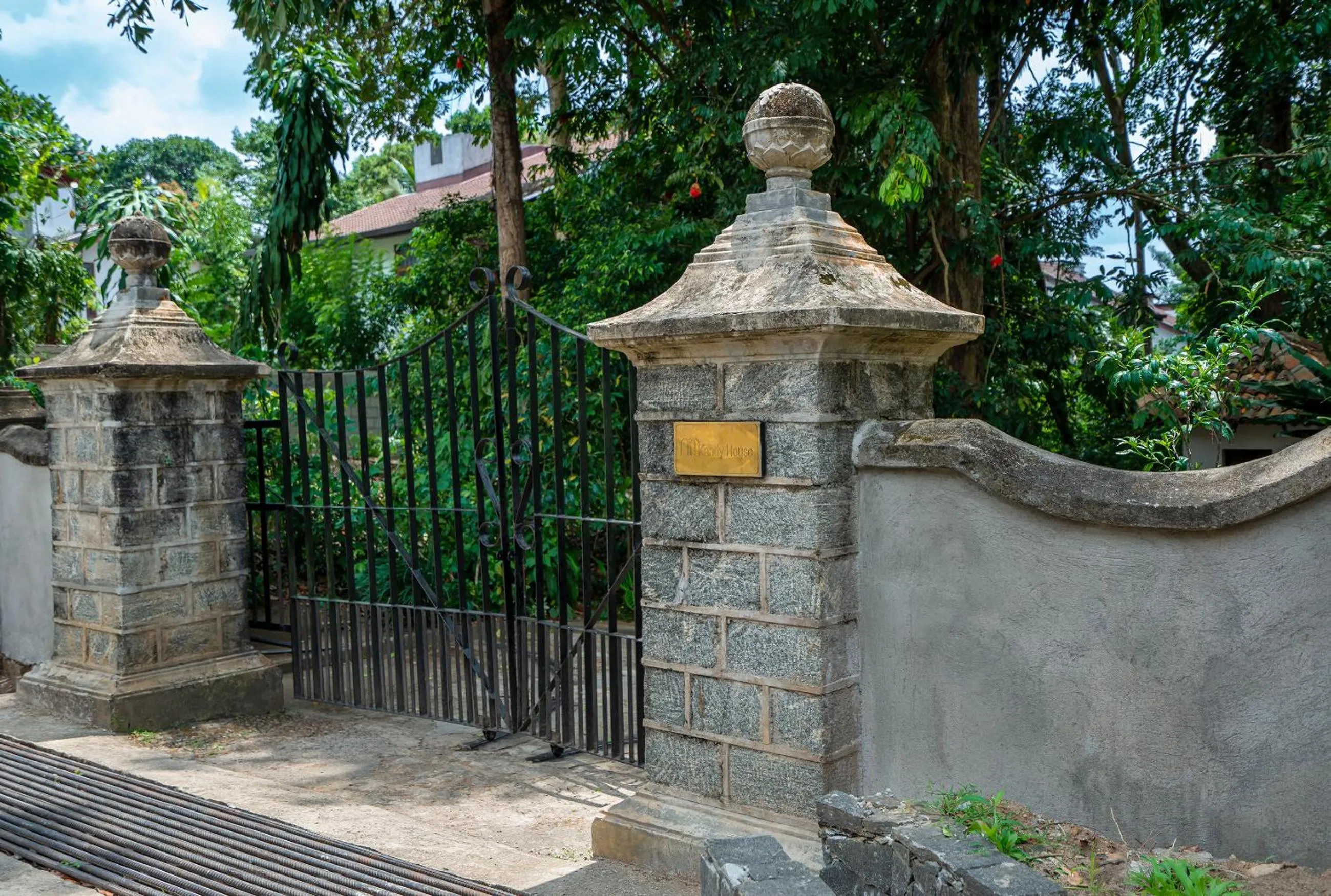 Facade/entrance in The Kandy House