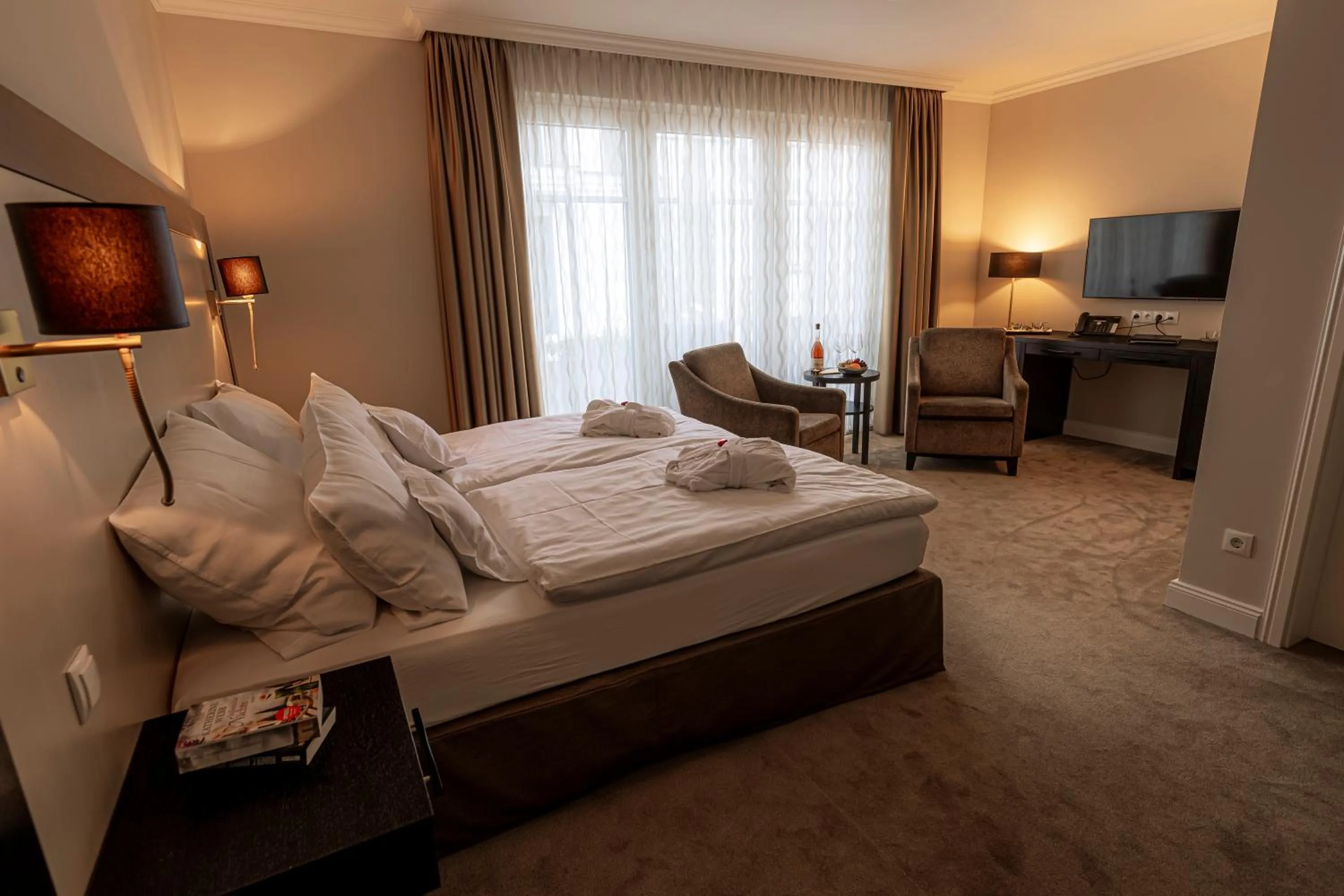 Photo of the whole room, Bed in Strandhotel Fontana
