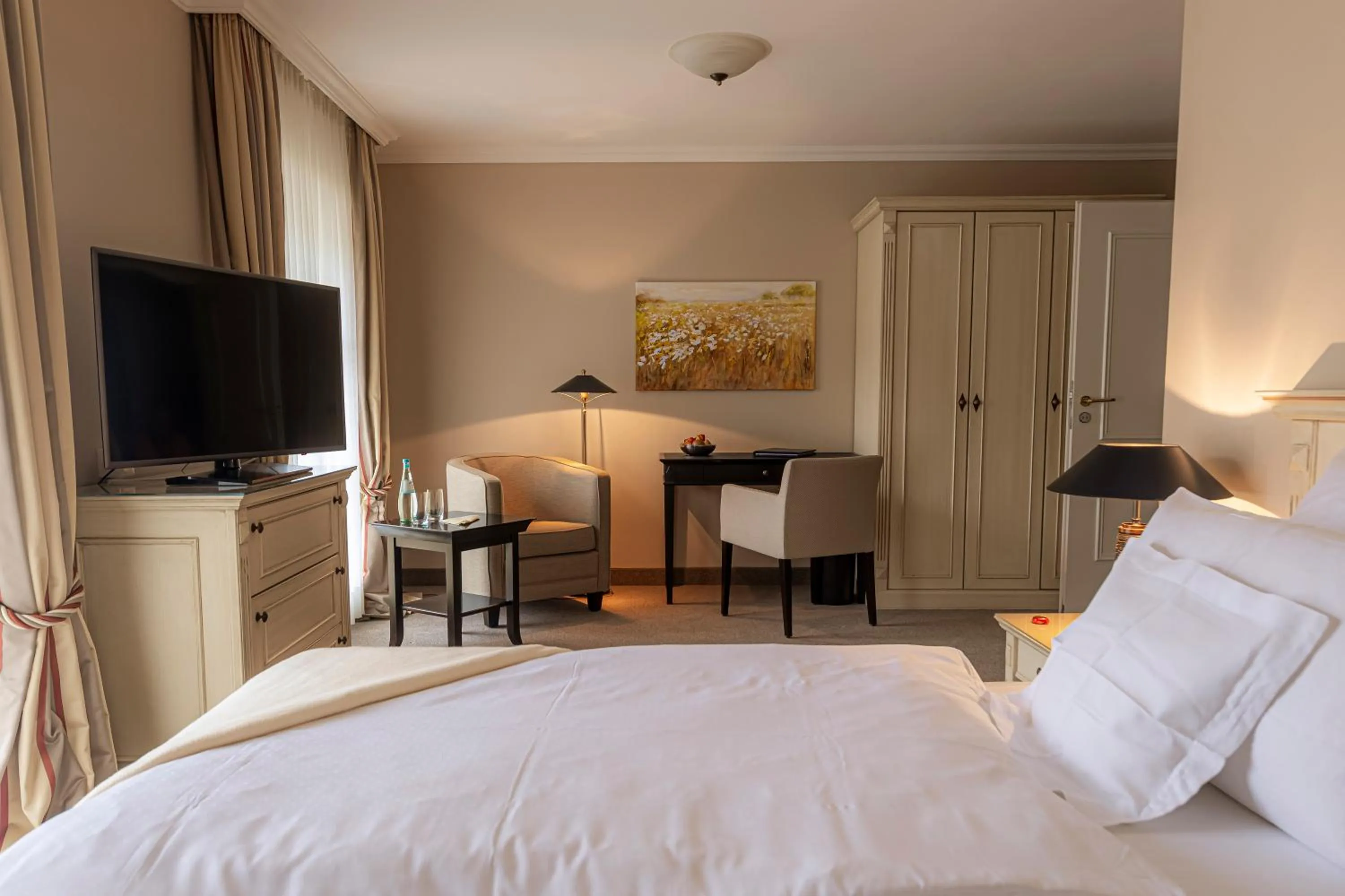 Photo of the whole room, Bed in Strandhotel Fontana